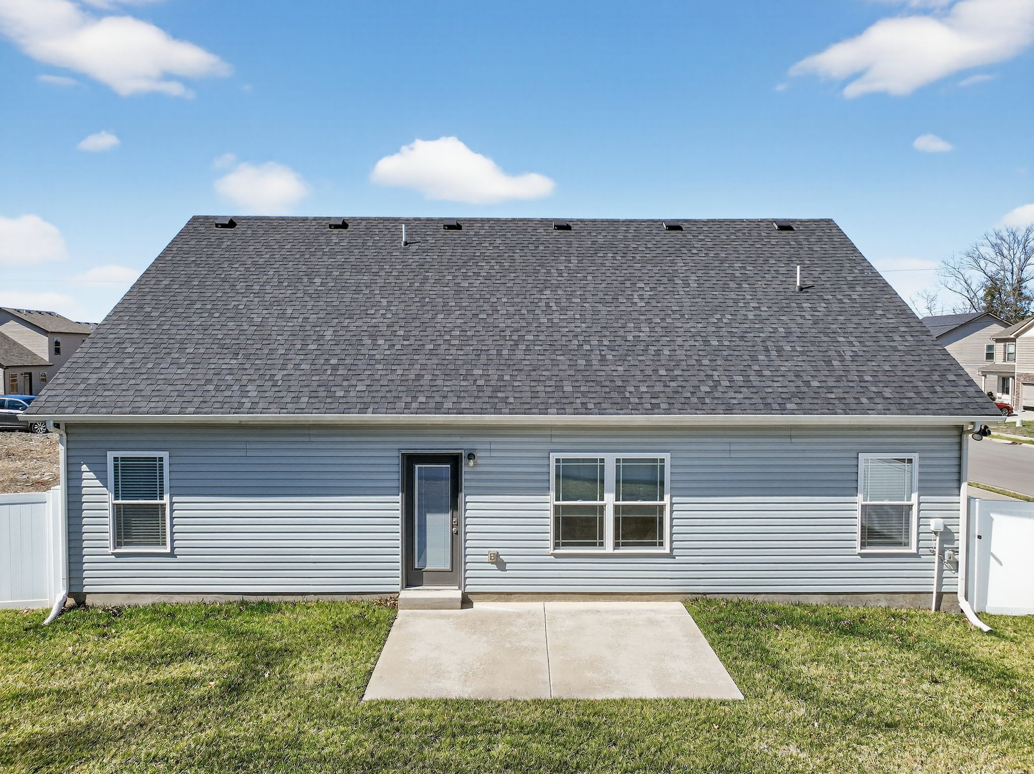 2216 Rolling Hills