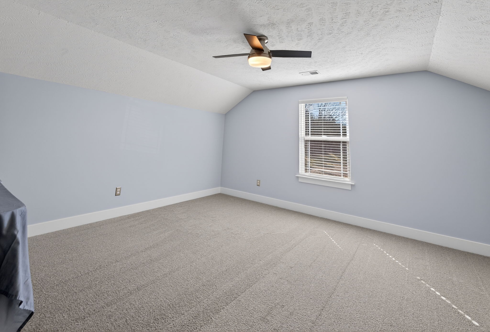 2216 Rolling Hills