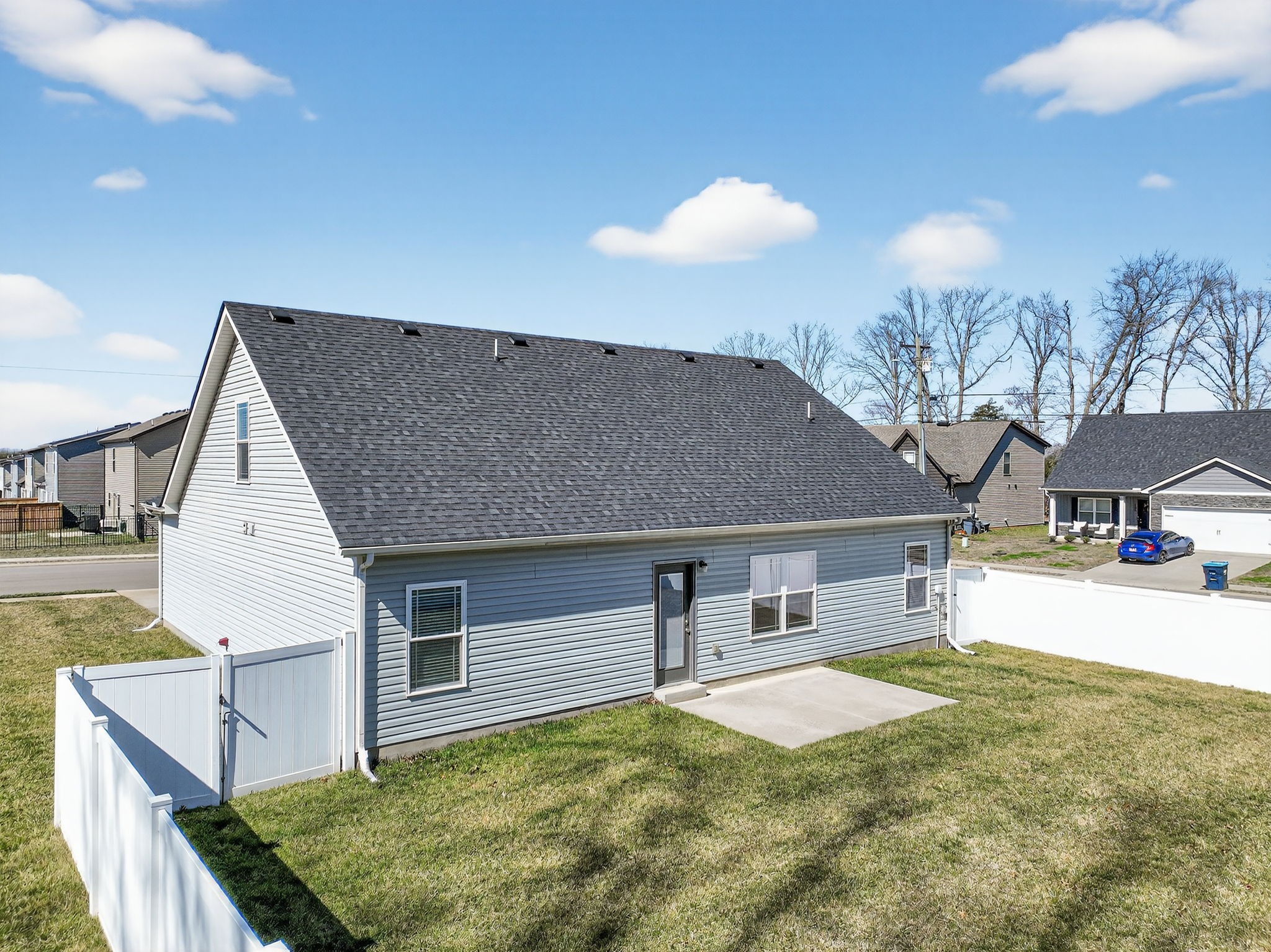 2216 Rolling Hills