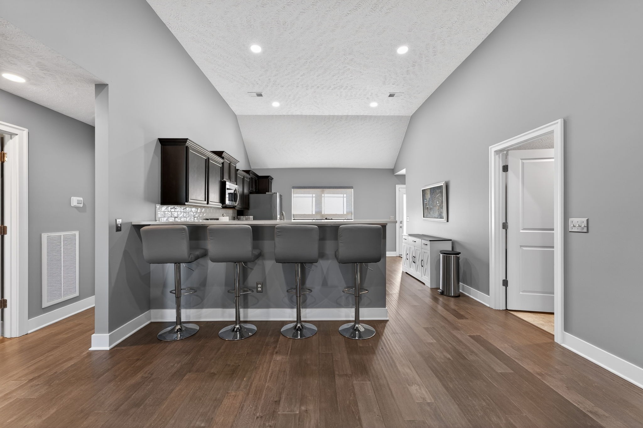2216 Rolling Hills
