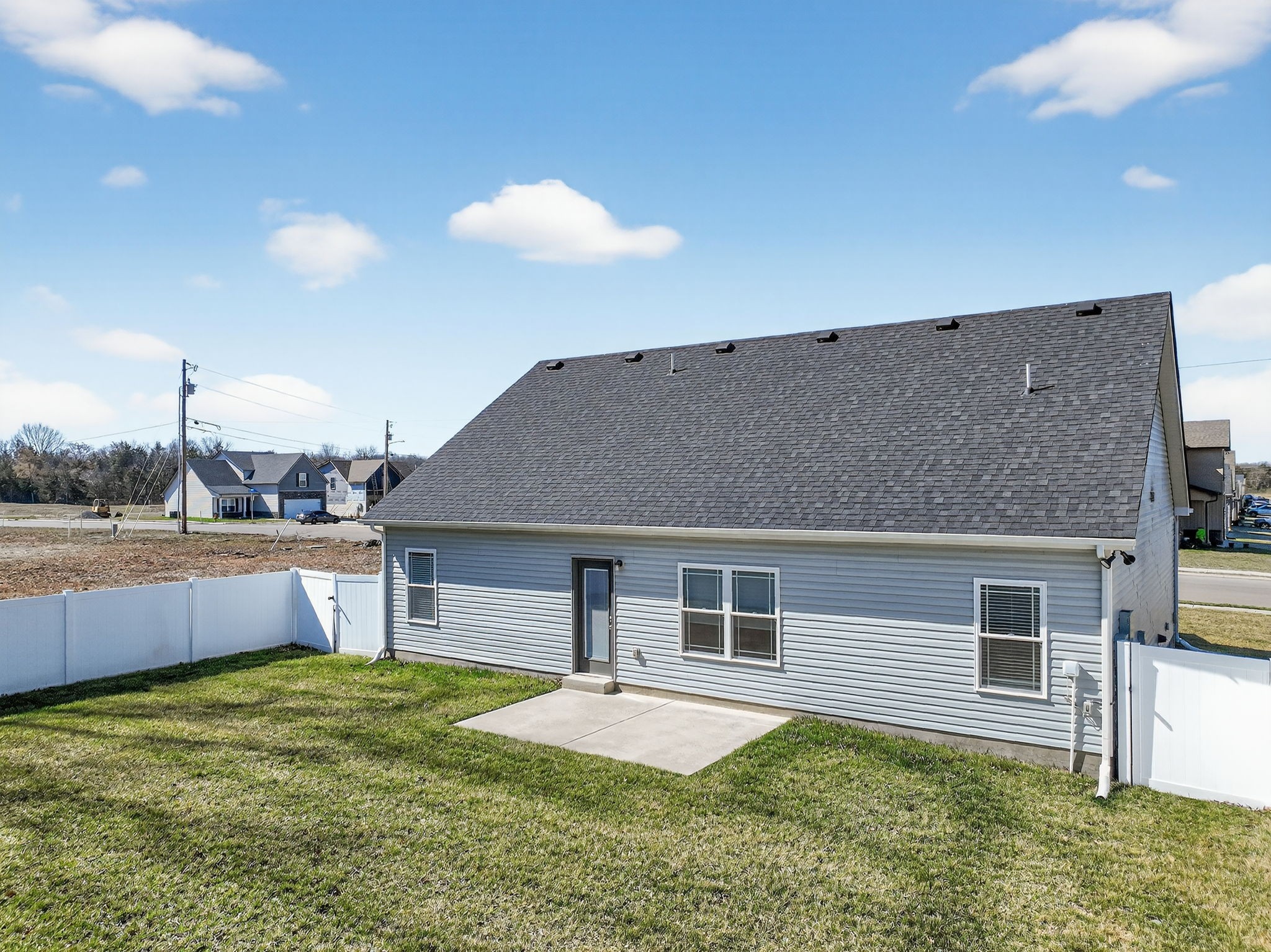 2216 Rolling Hills