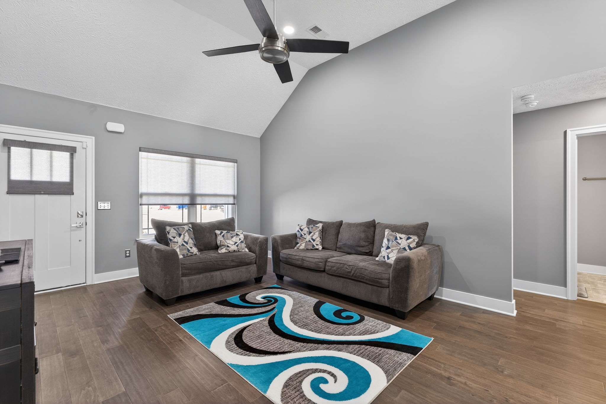2216 Rolling Hills