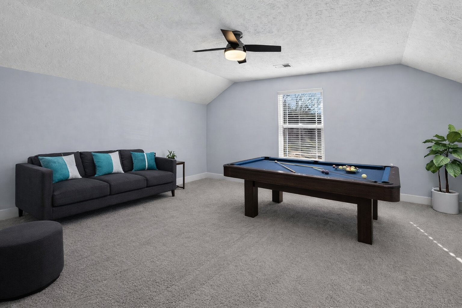 2216 Rolling Hills