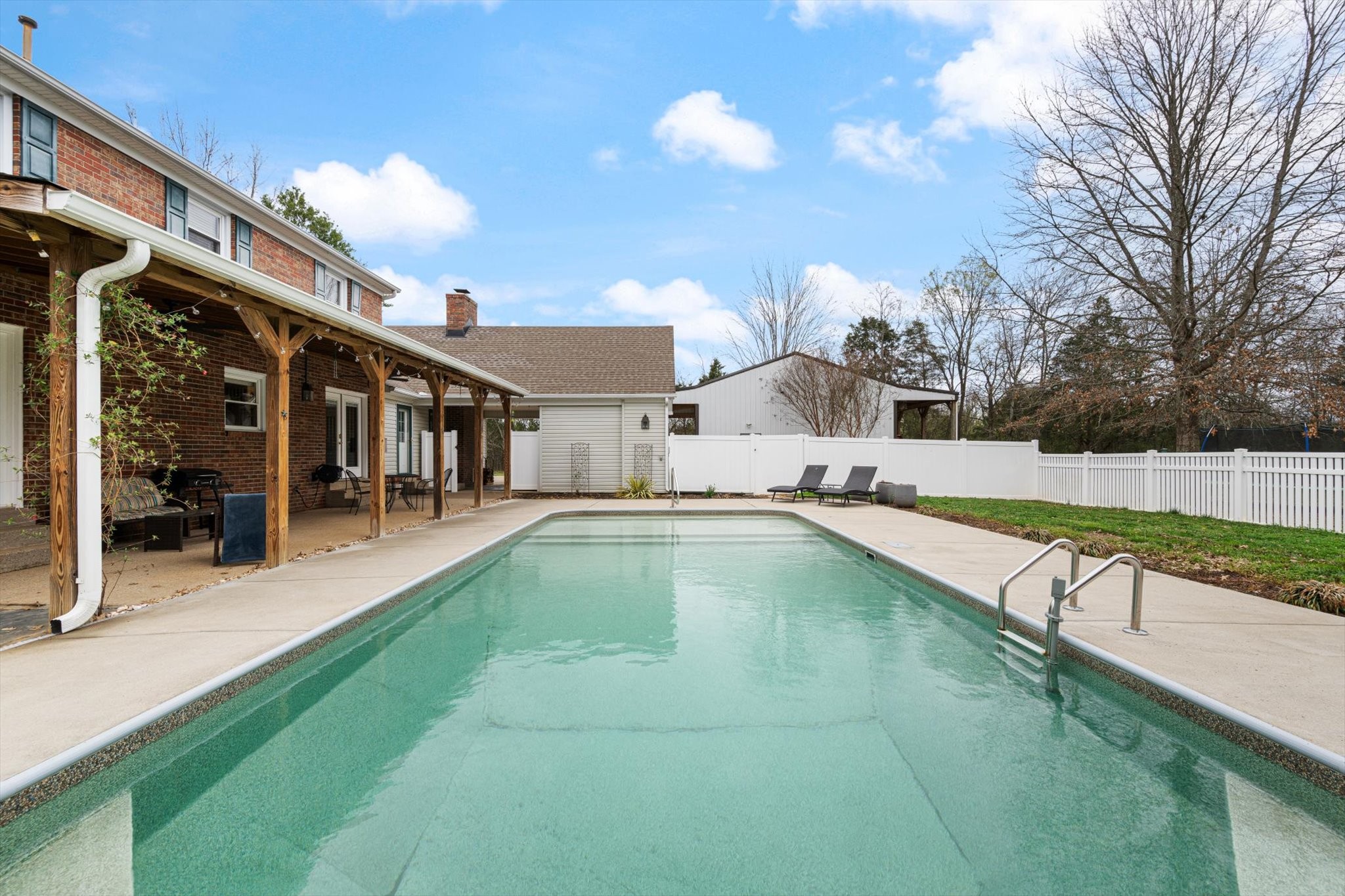 8190 Cainsville Pike