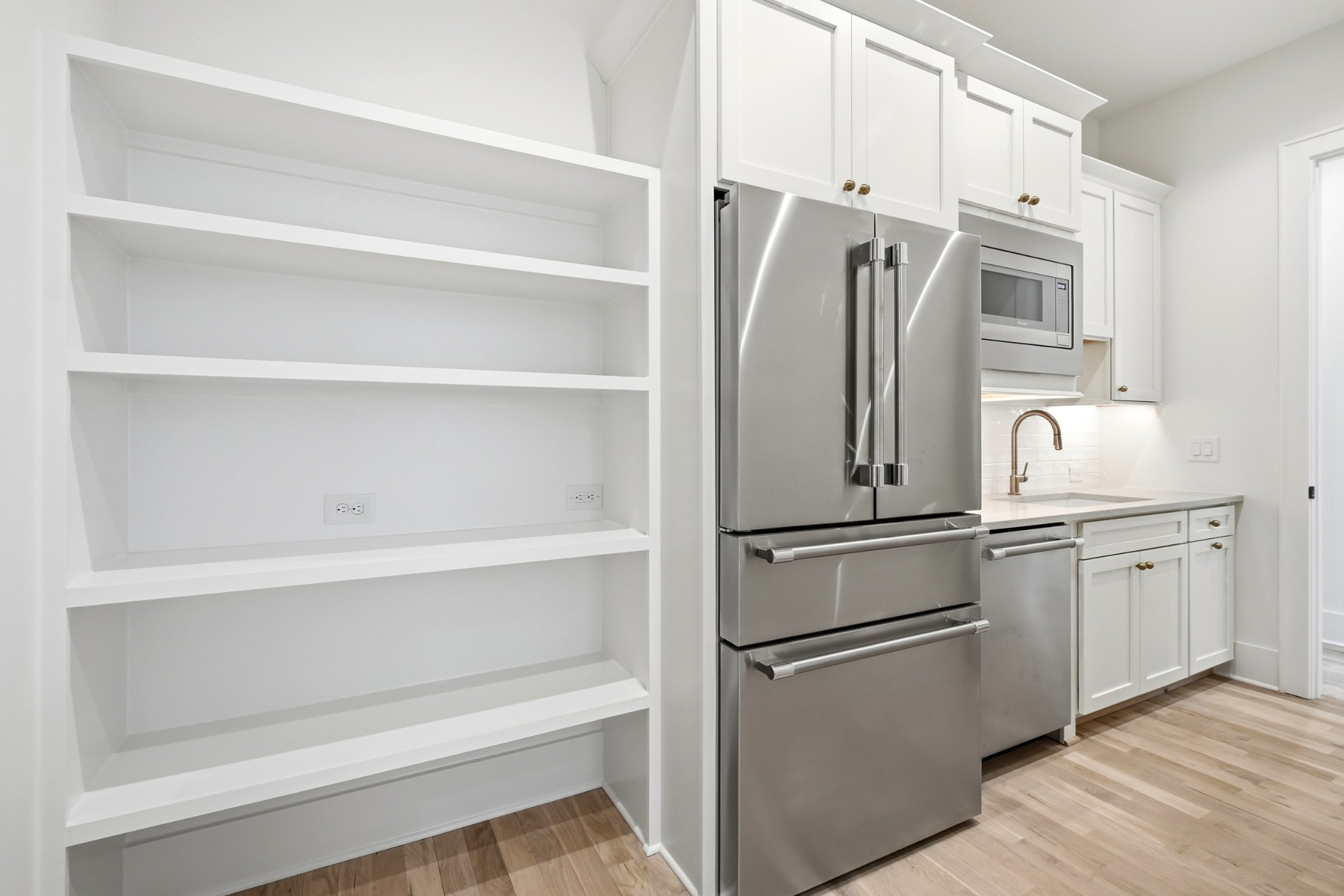 9405 Dewaal Ridge