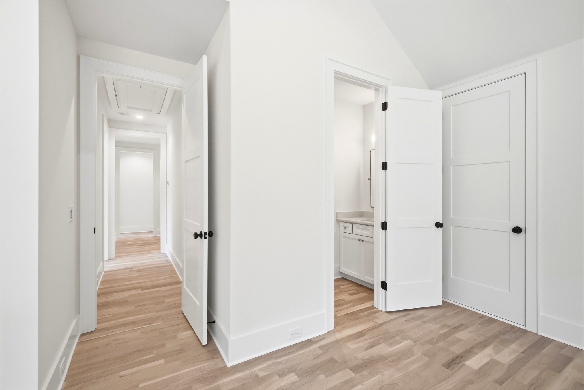 9405 Dewaal Ridge