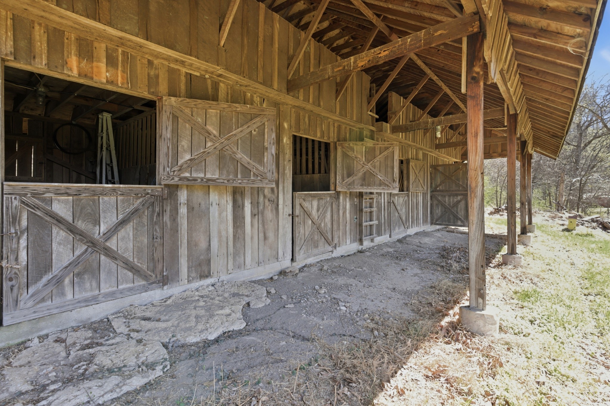 606 Natchez Bend Road