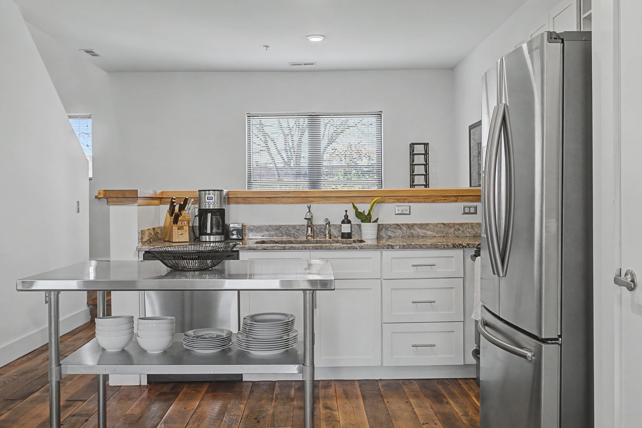 1225 4th Ave, S Unit: 205