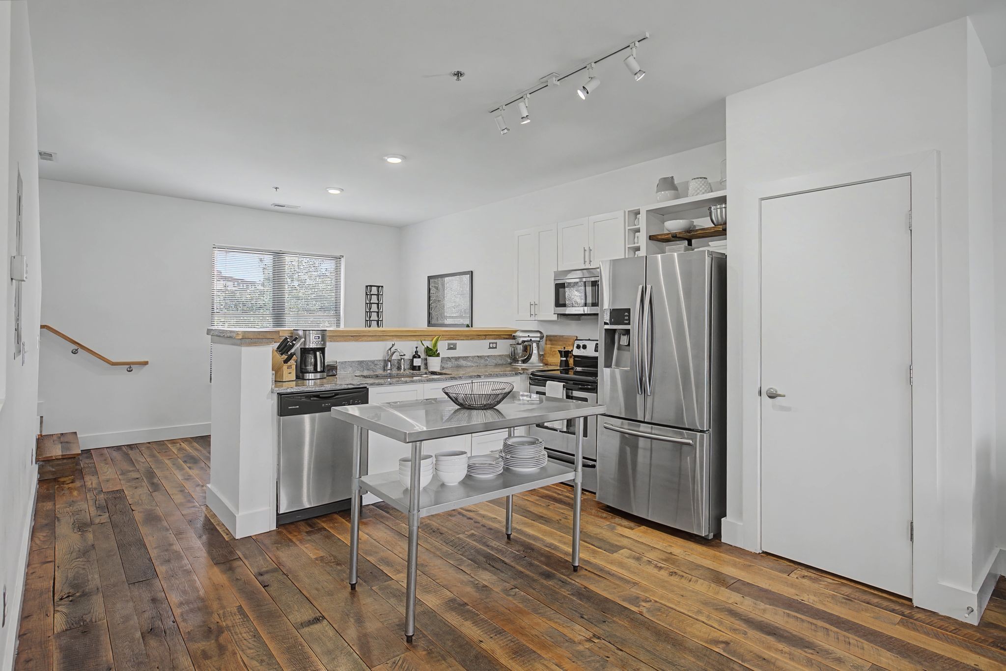 1225 4th Ave, S Unit: 205