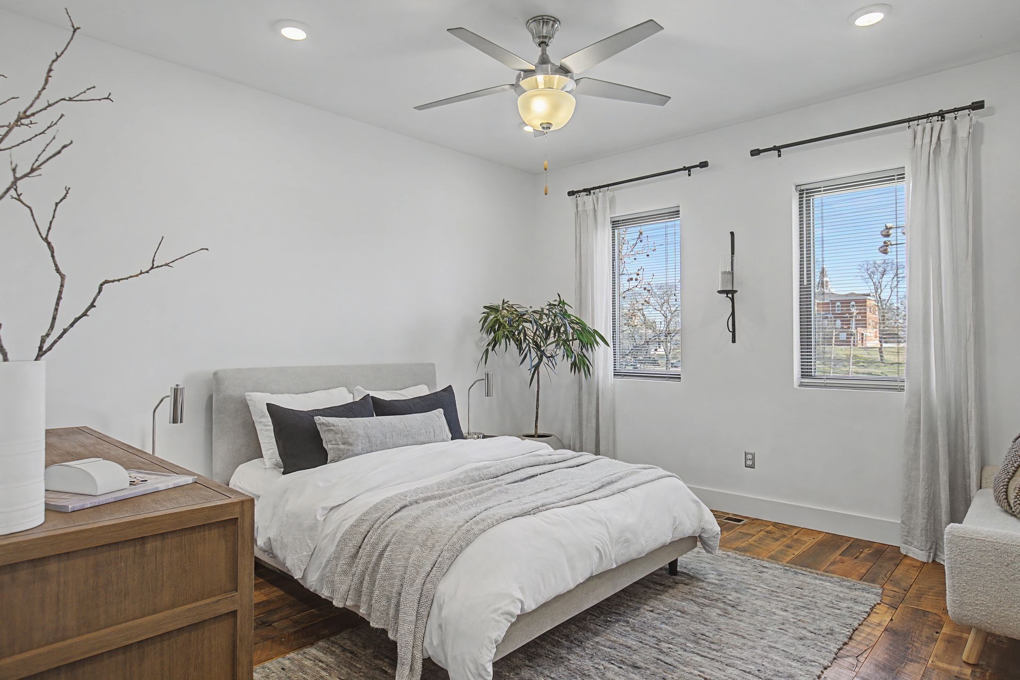 1225 4th Ave, S Unit: 205