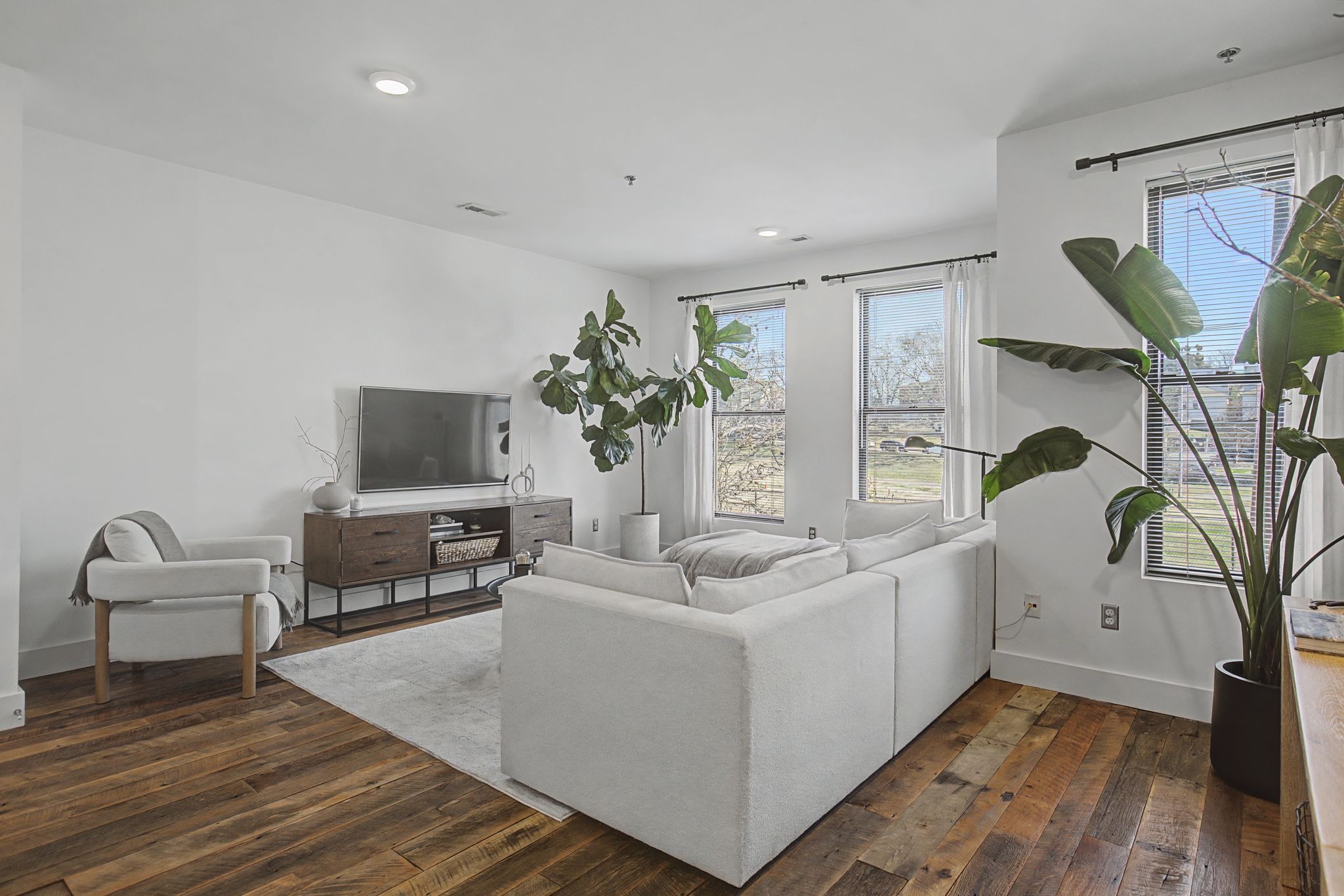 1225 4th Ave, S Unit: 205