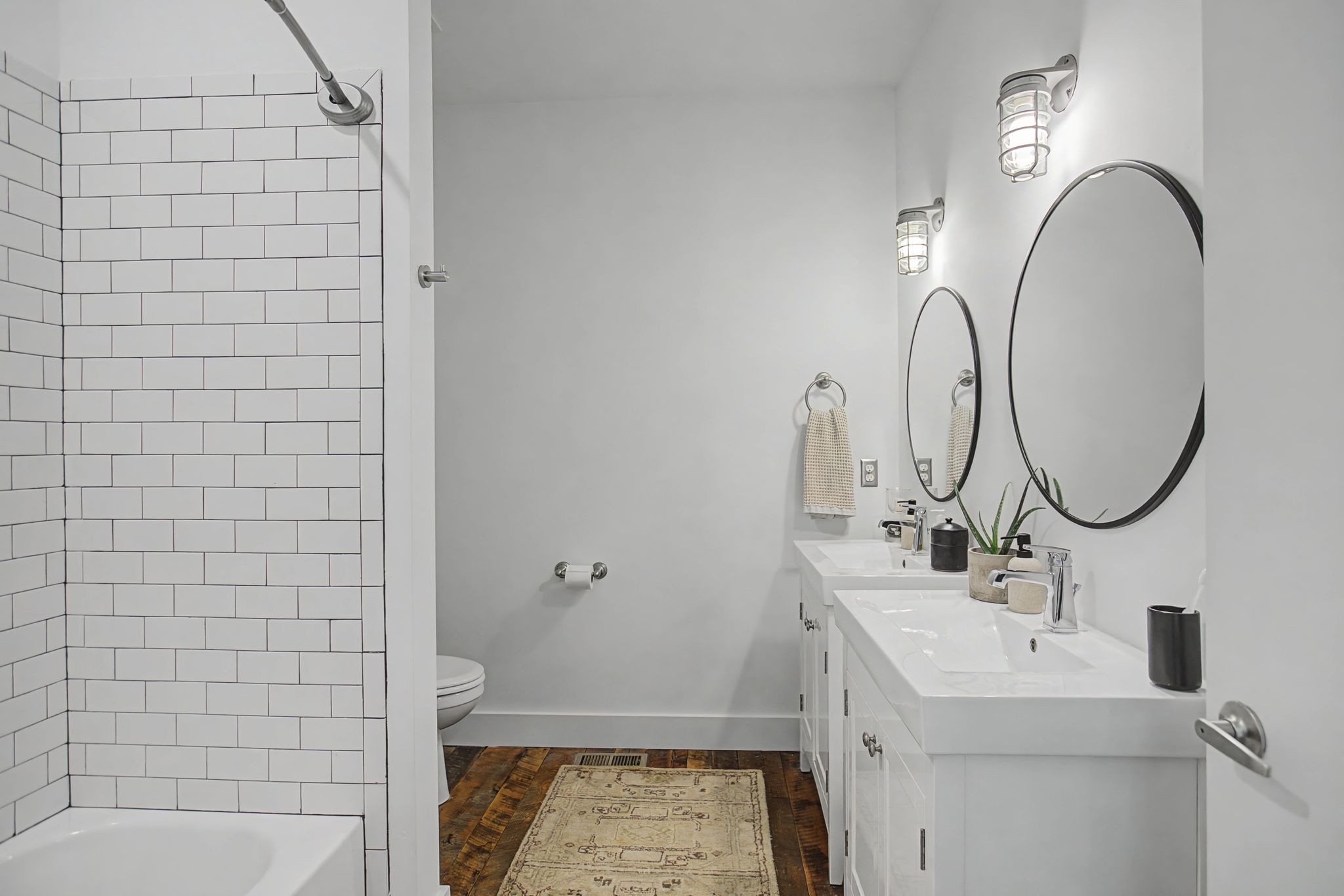 1225 4th Ave, S Unit: 205