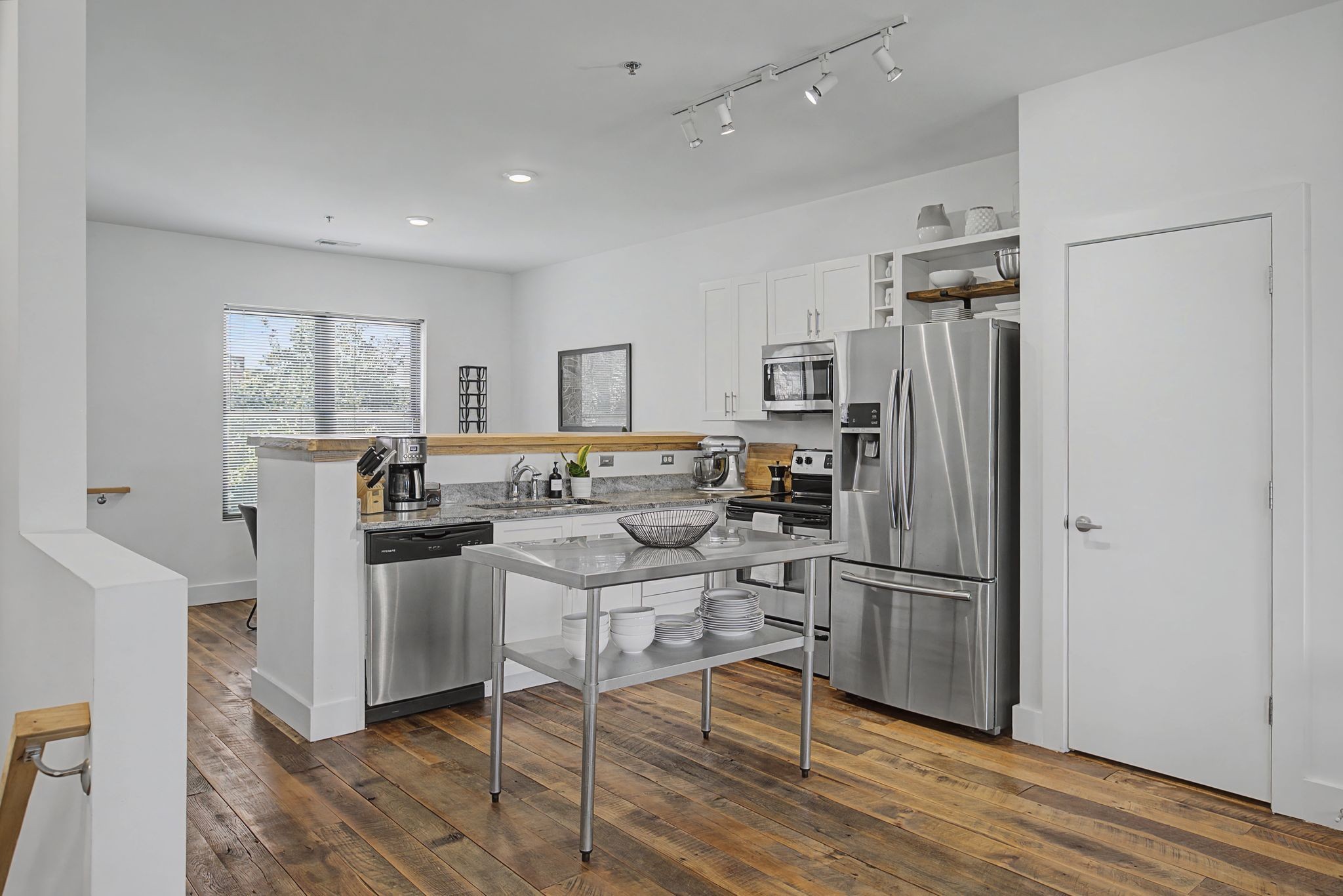1225 4th Ave, S Unit: 205