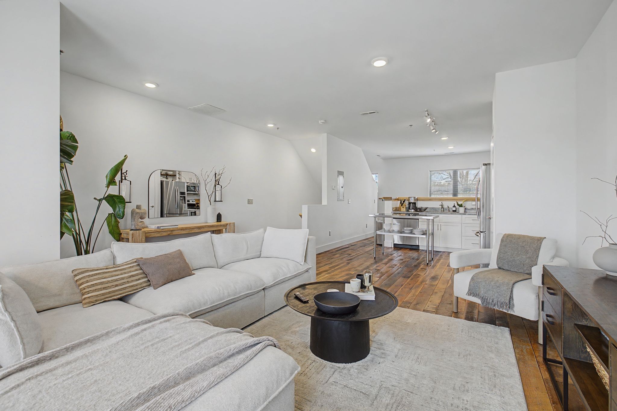 1225 4th Ave, S Unit: 205
