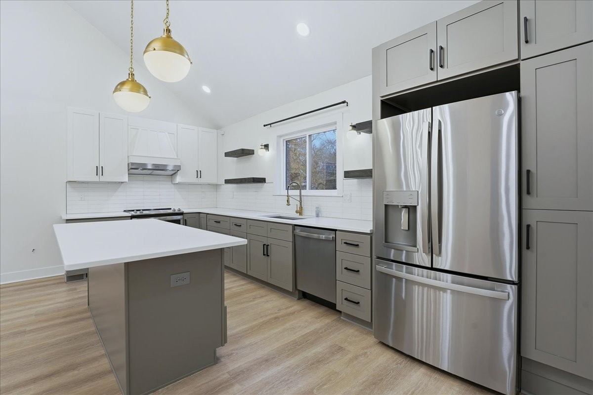 2800 W Kirkwood Ave