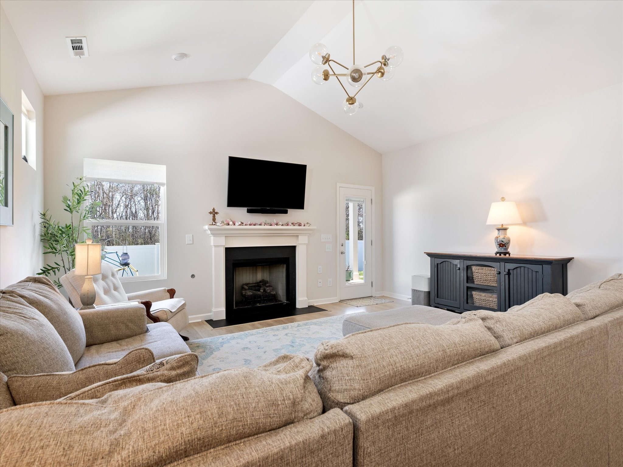 3813 Rivermont Way