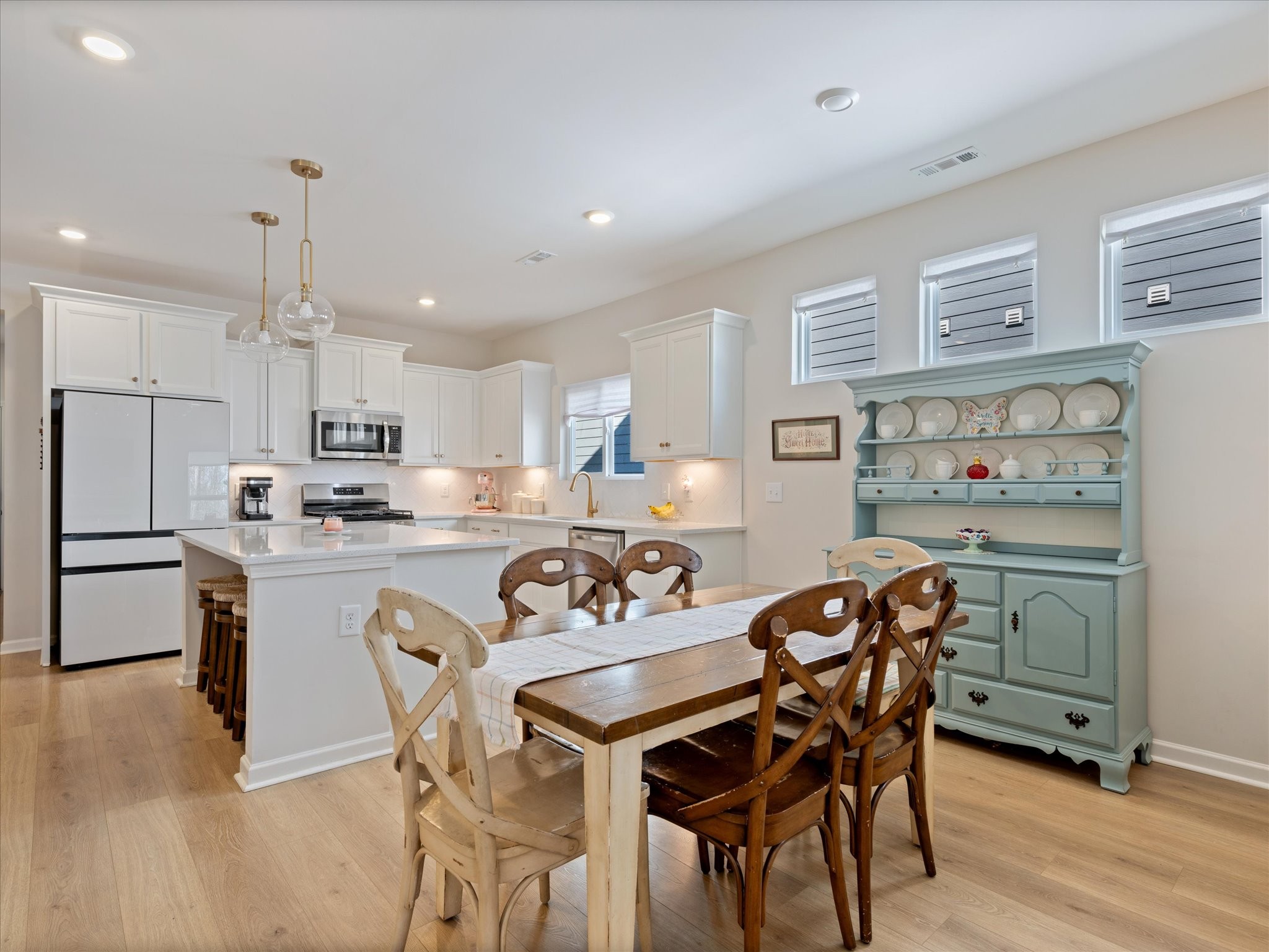 3813 Rivermont Way