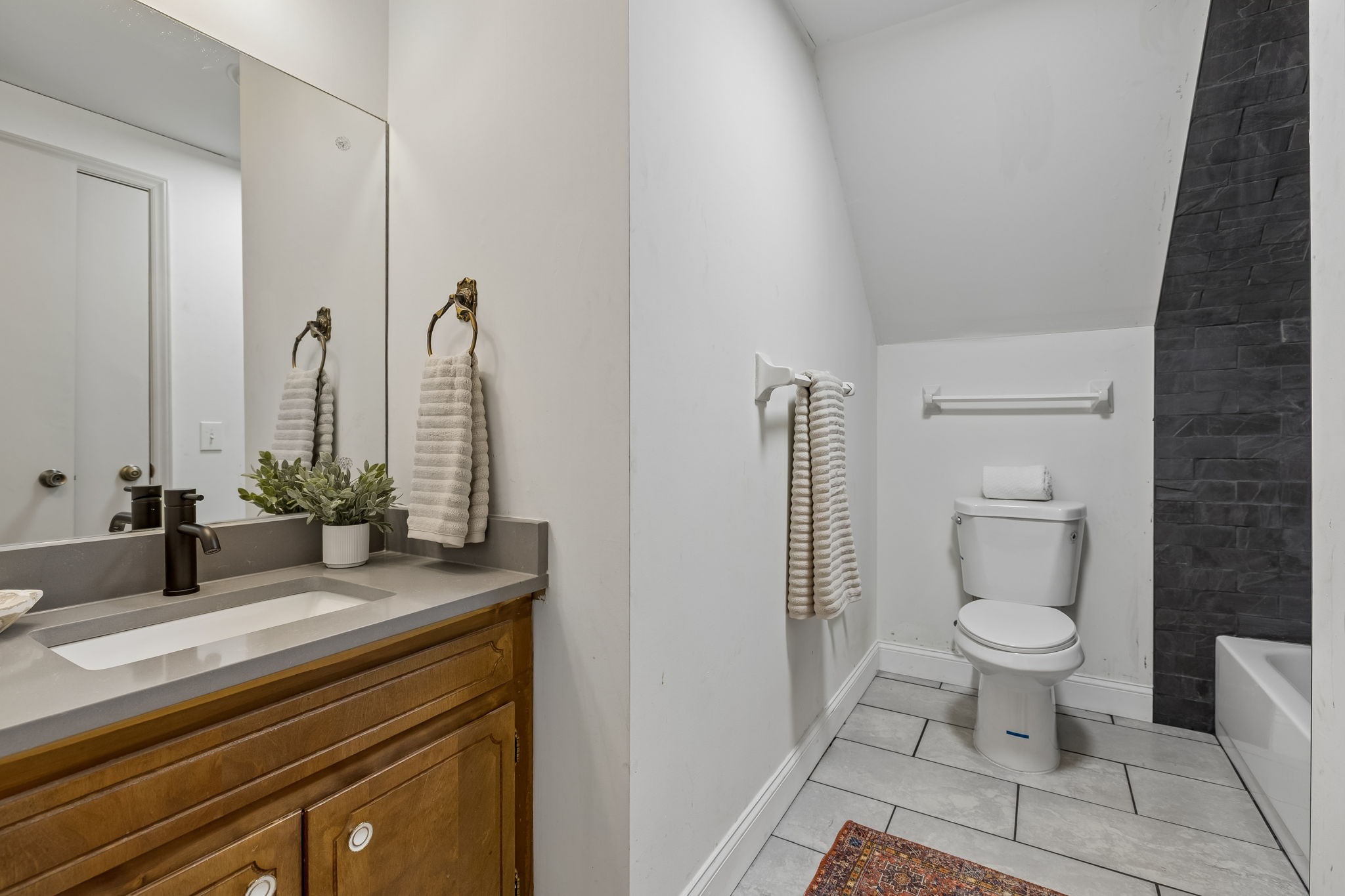 1437 Twin Feather Dr