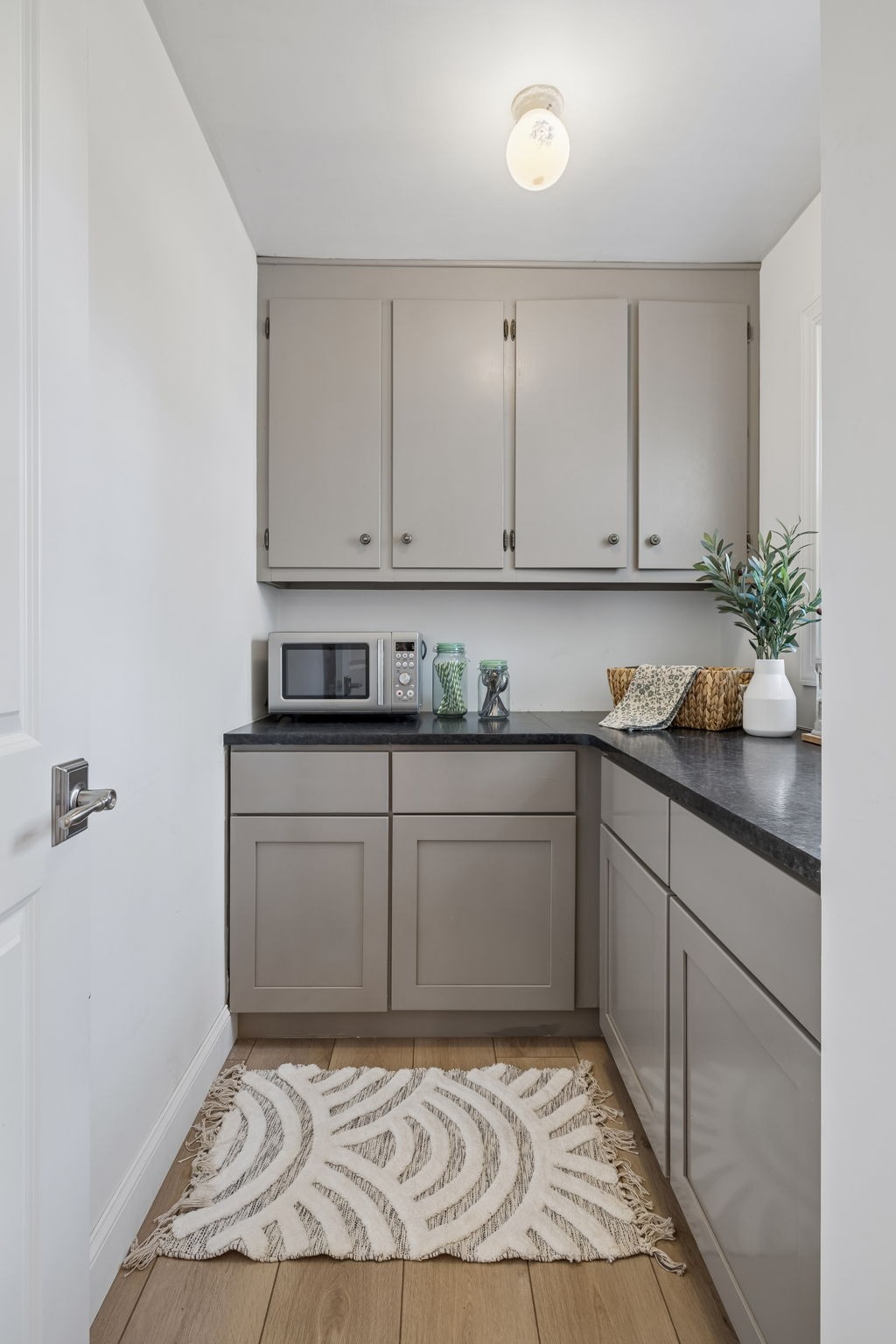 1437 Twin Feather Dr