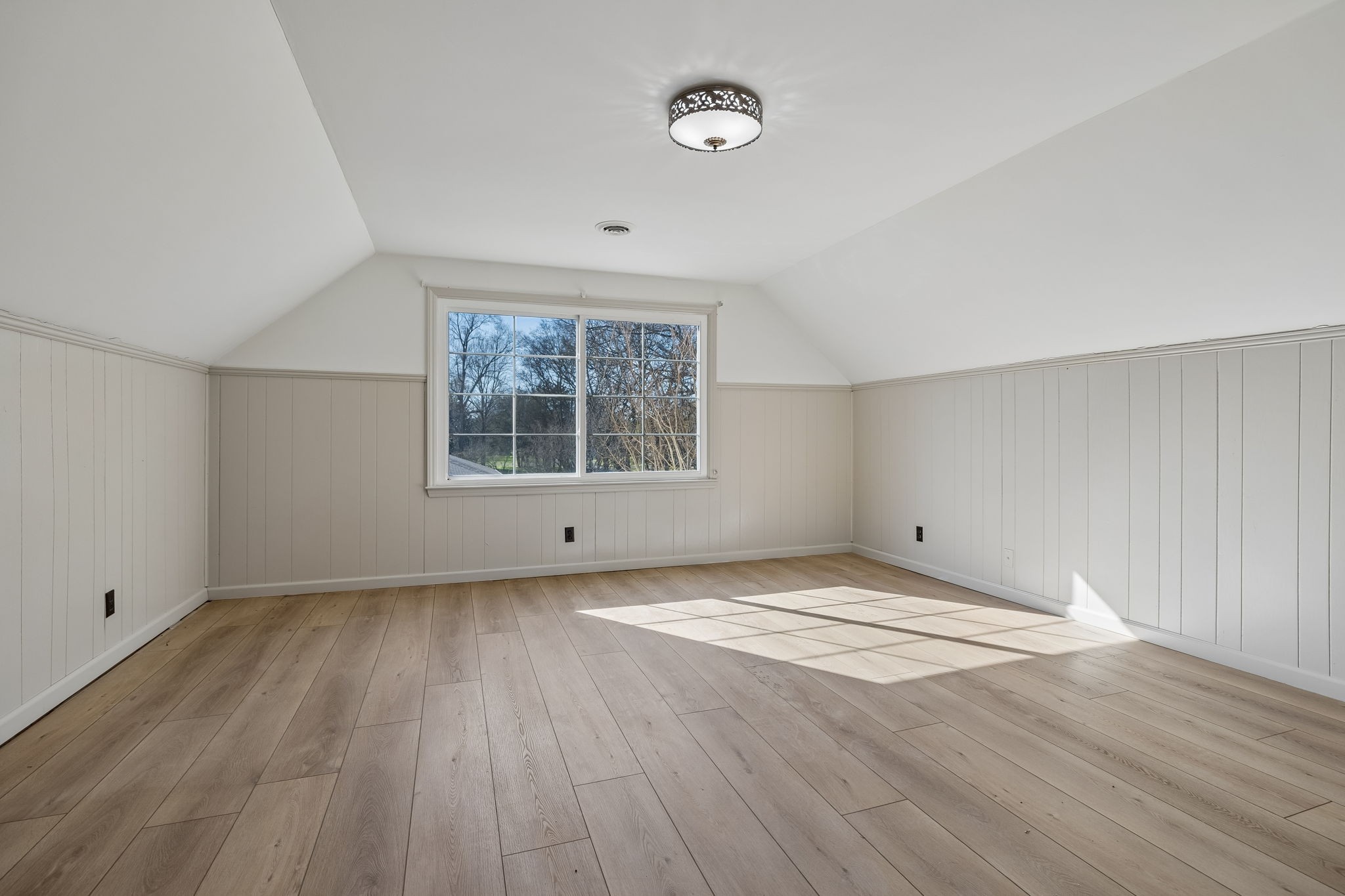 1437 Twin Feather Dr