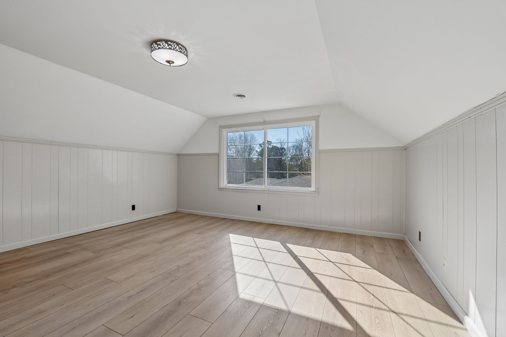 1437 Twin Feather Dr