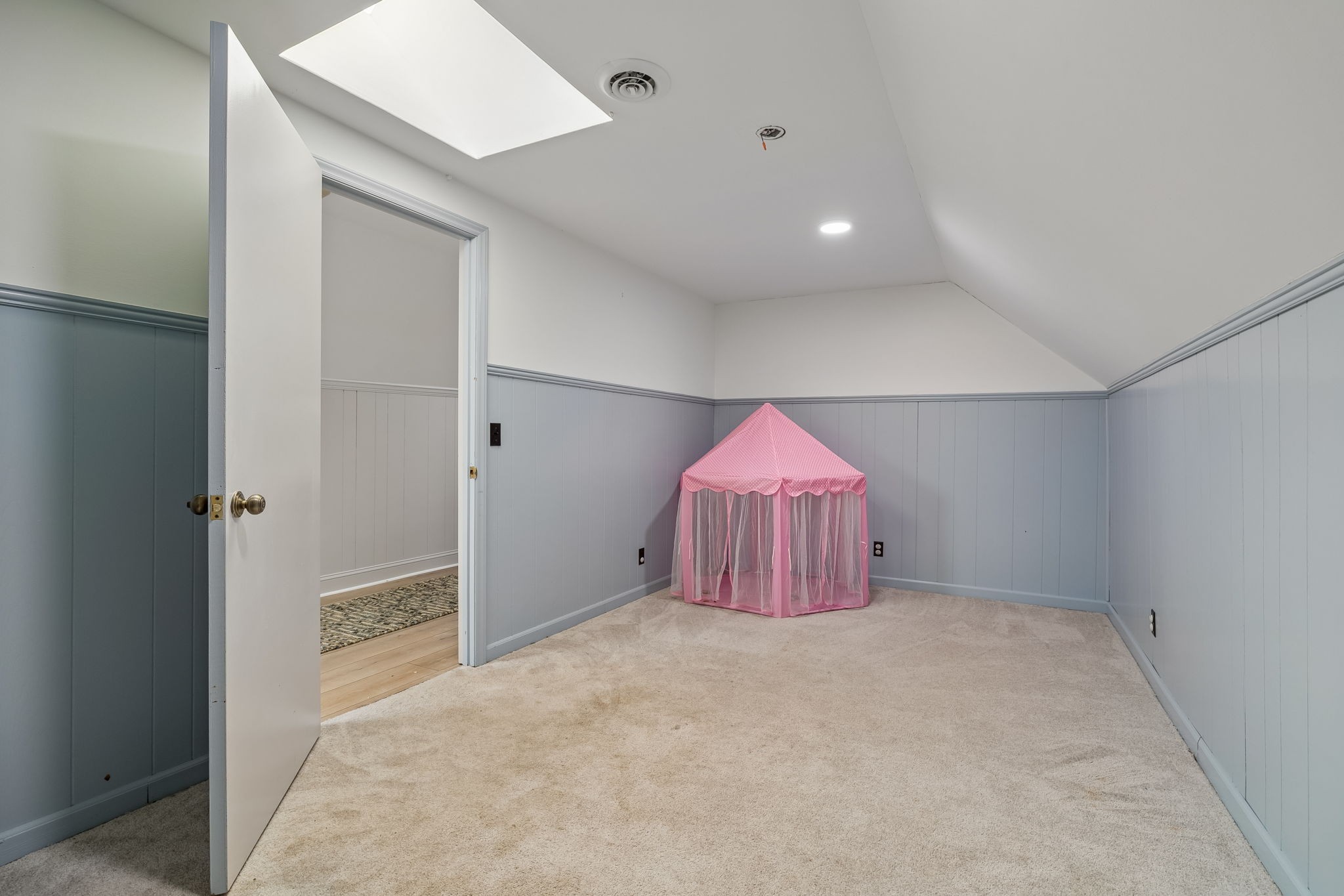 1437 Twin Feather Dr