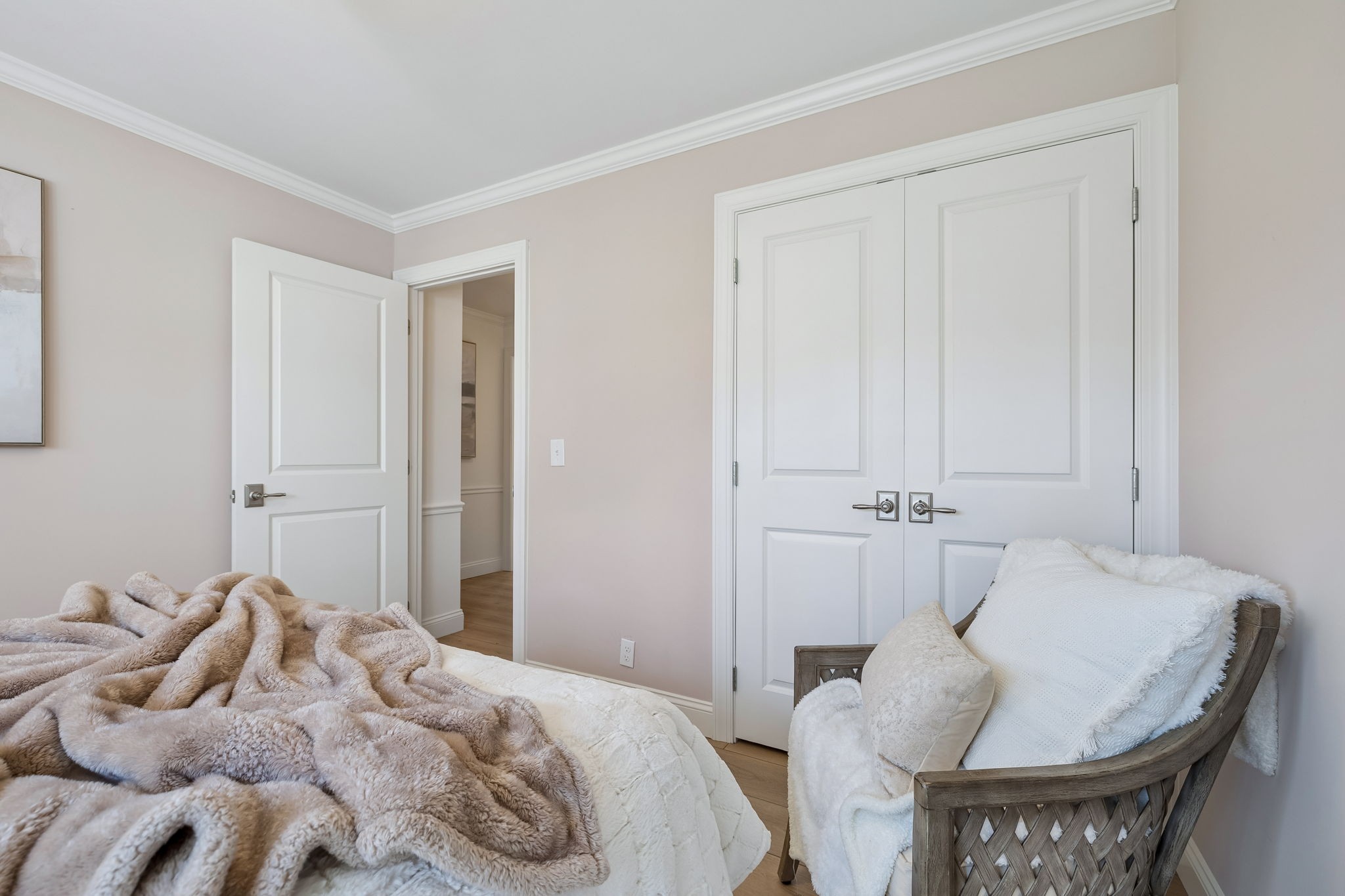 1437 Twin Feather Dr