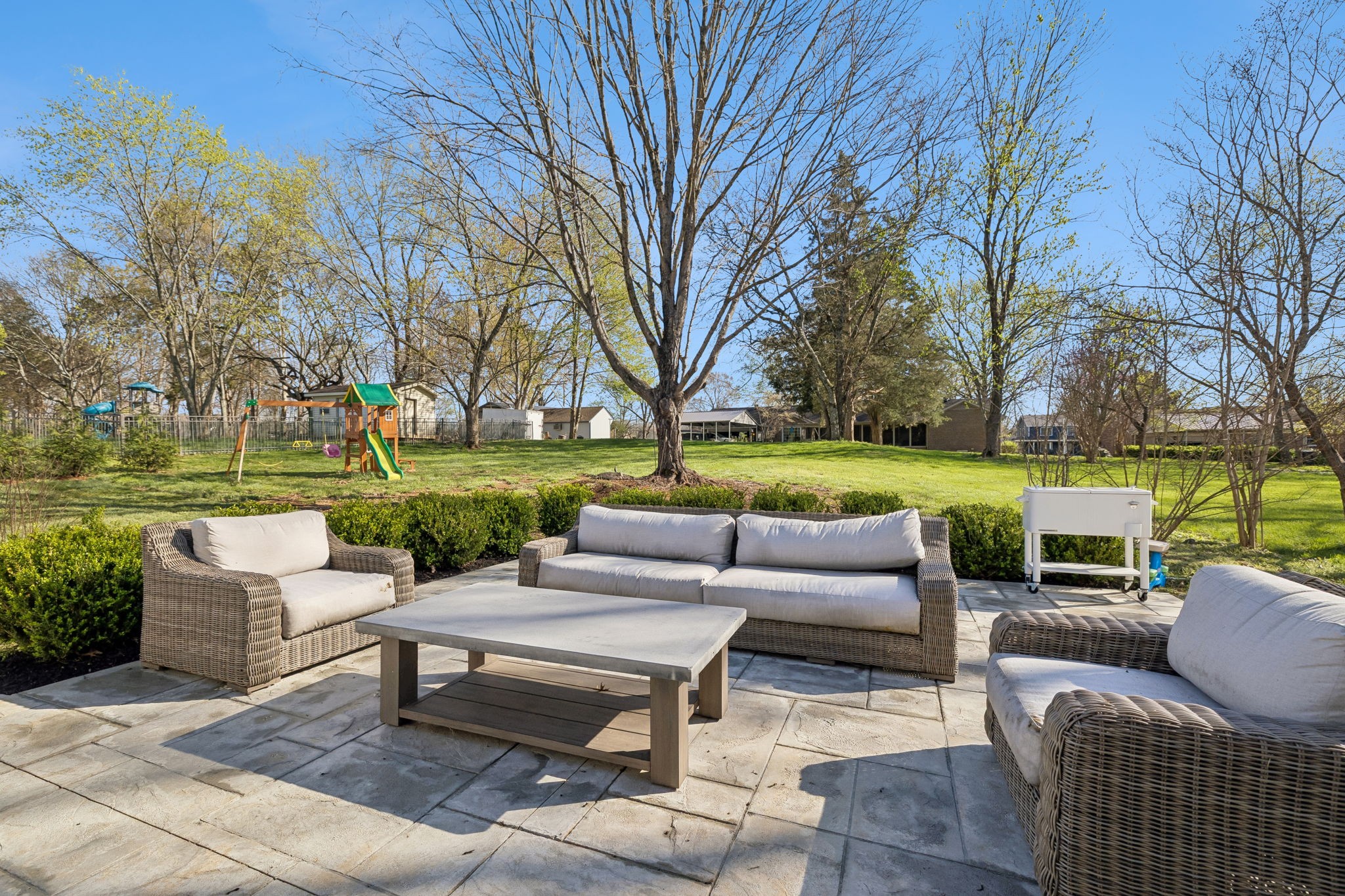 1437 Twin Feather Dr