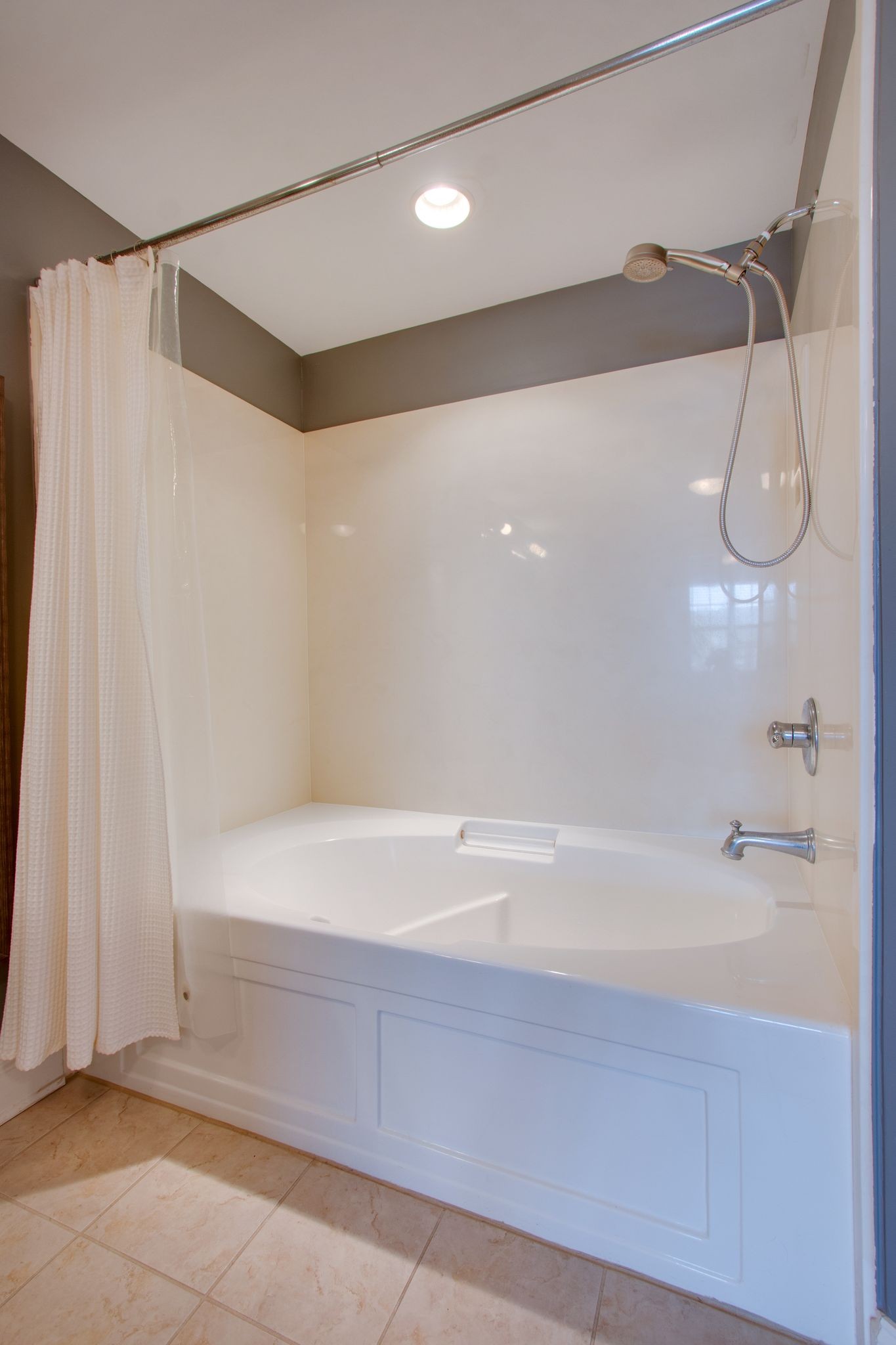 3201 Aspen Grove Dr Unit: G9