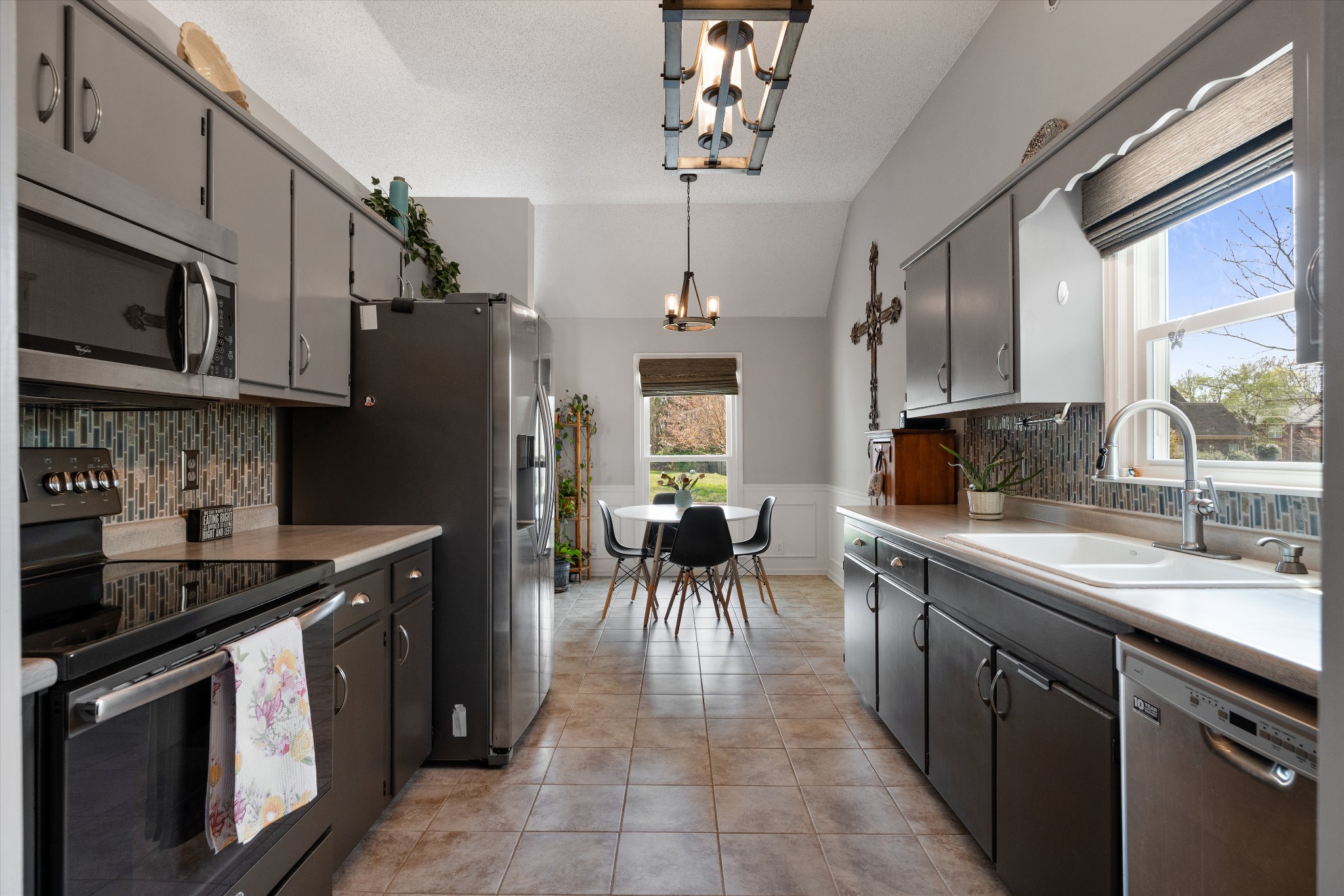 1142 Victoria Dr