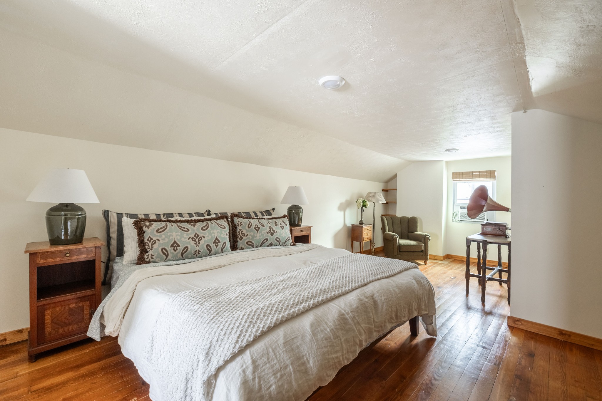 1809 Neal Terrace
