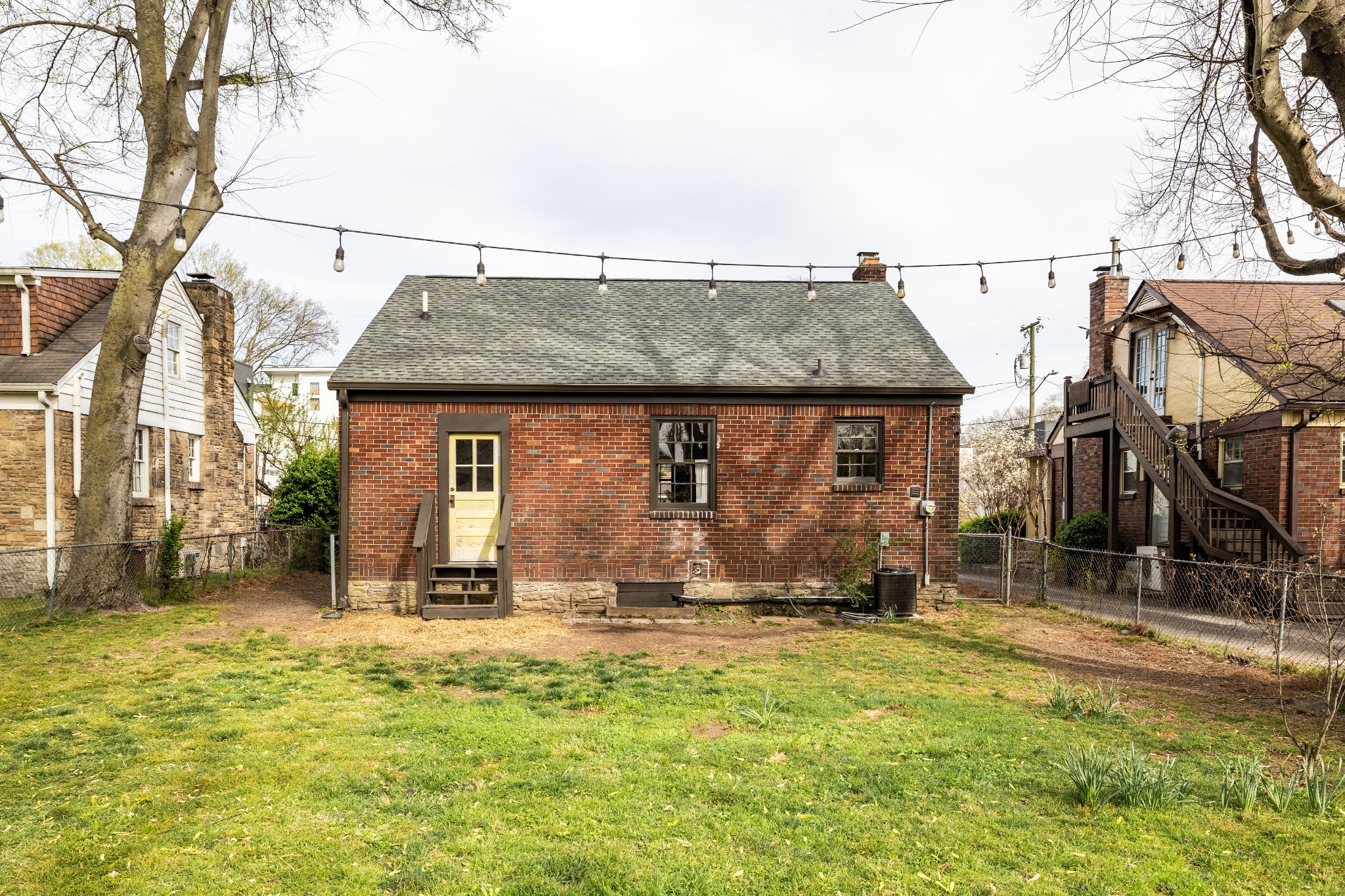 1809 Neal Terrace