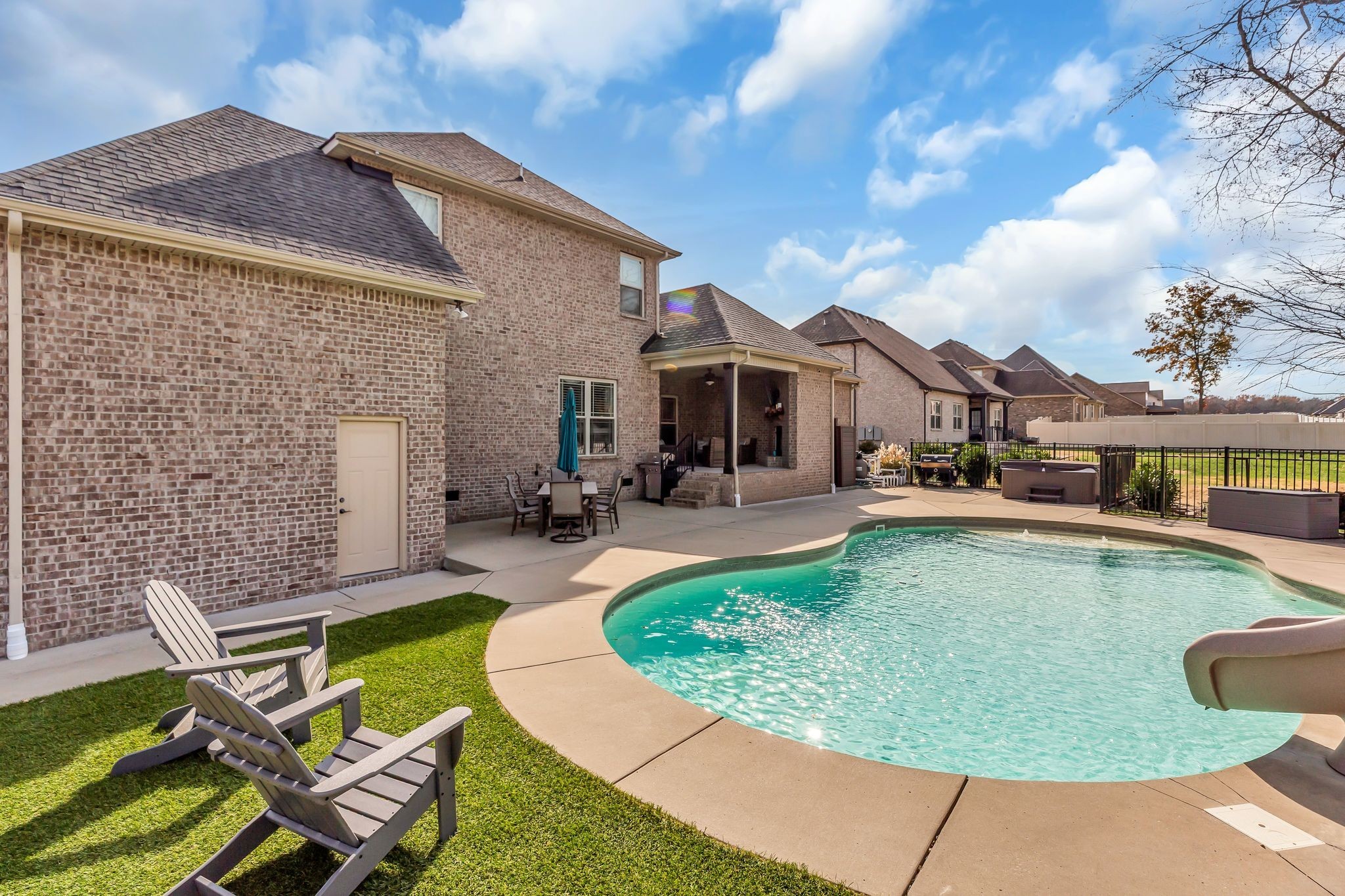 7816 Brenda Ln