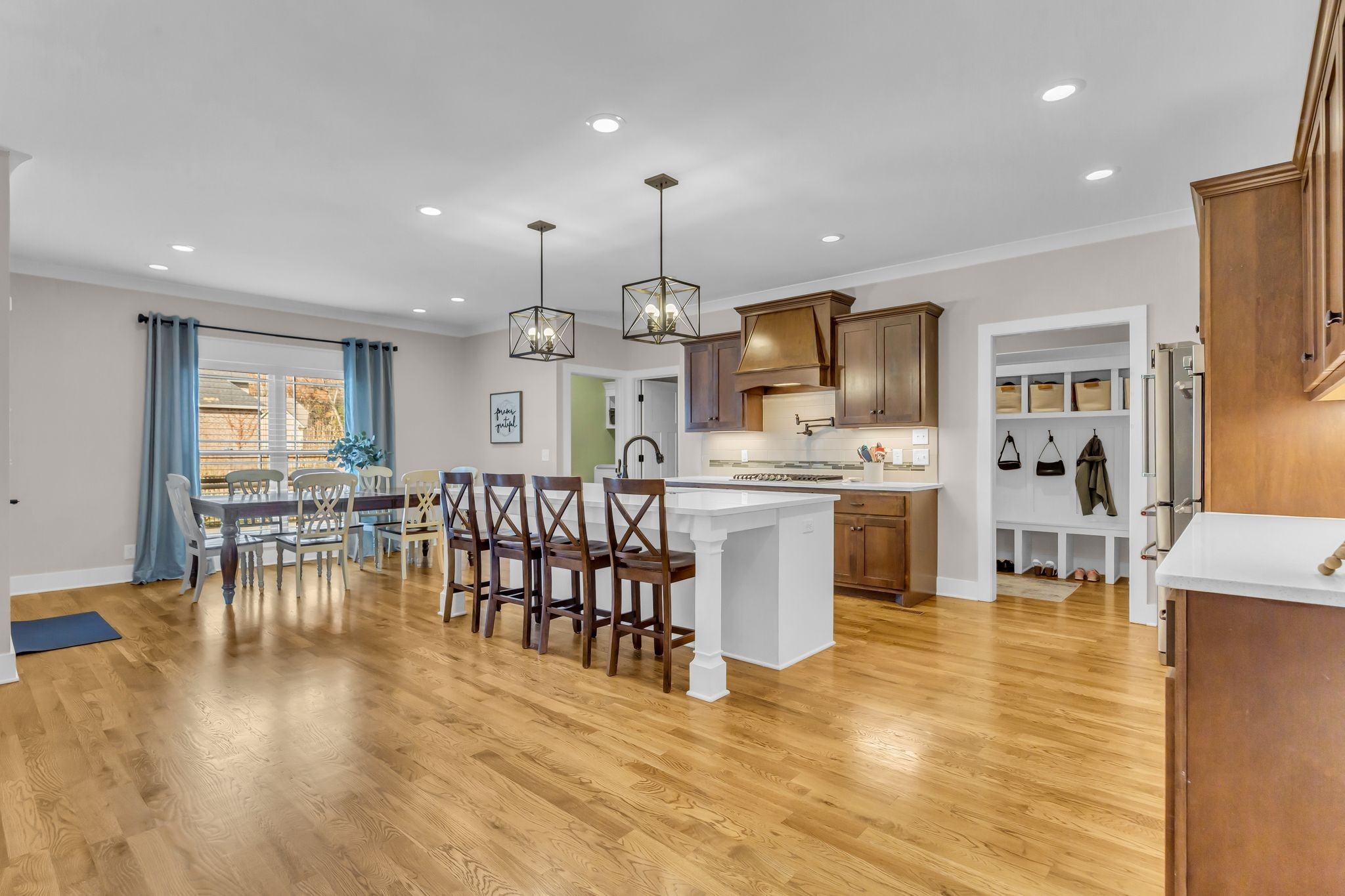 7816 Brenda Ln