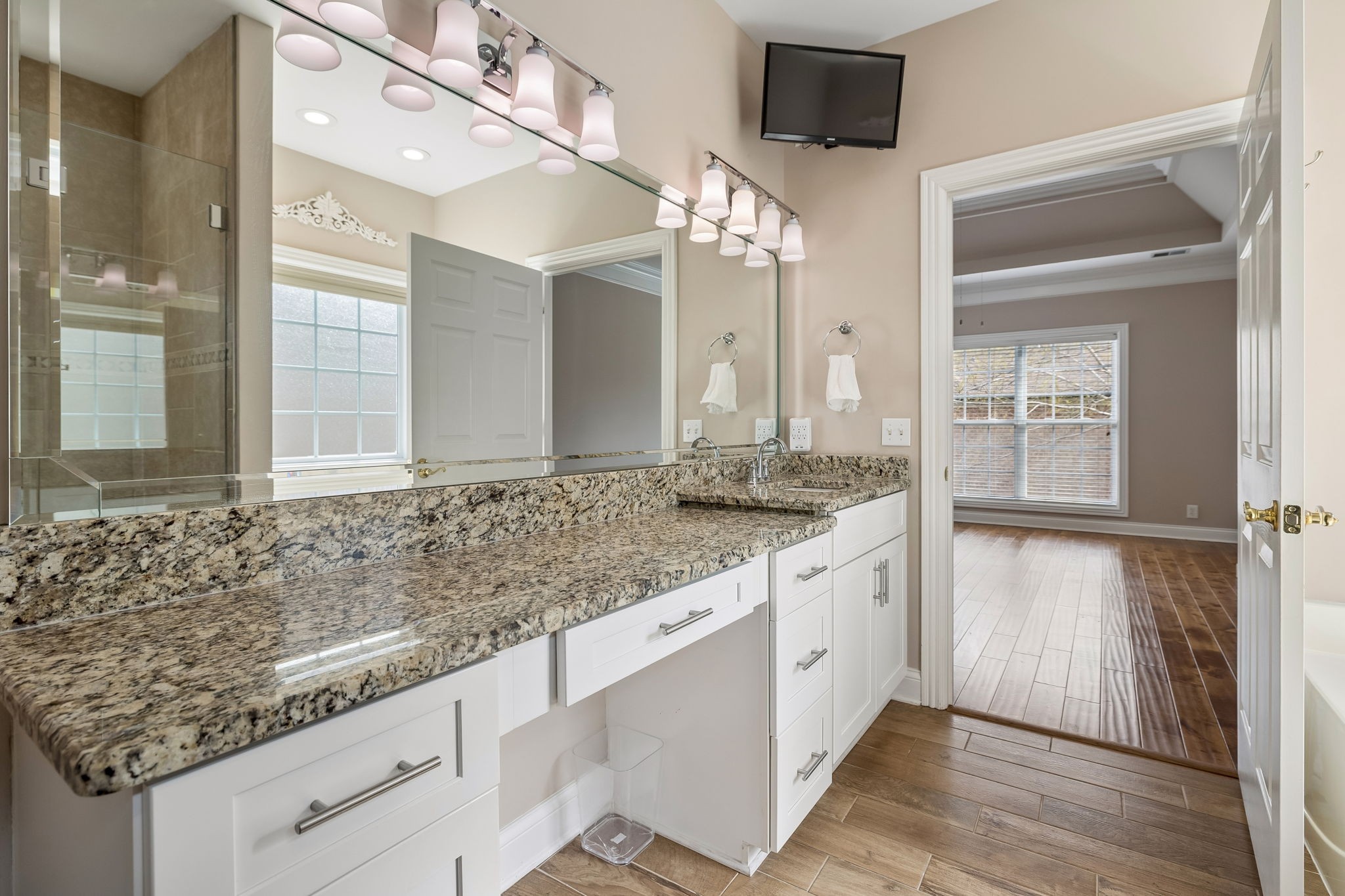 1075 Isaac Franklin Dr