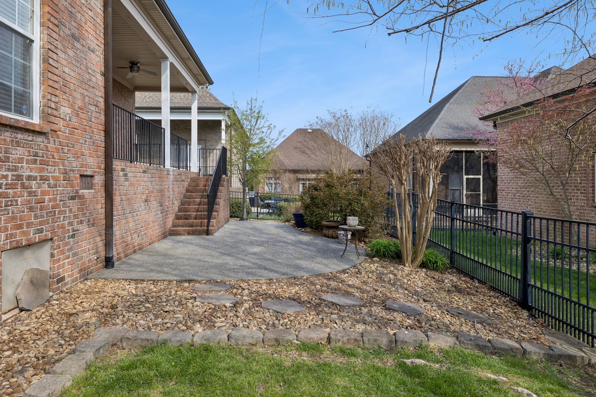 1075 Isaac Franklin Dr