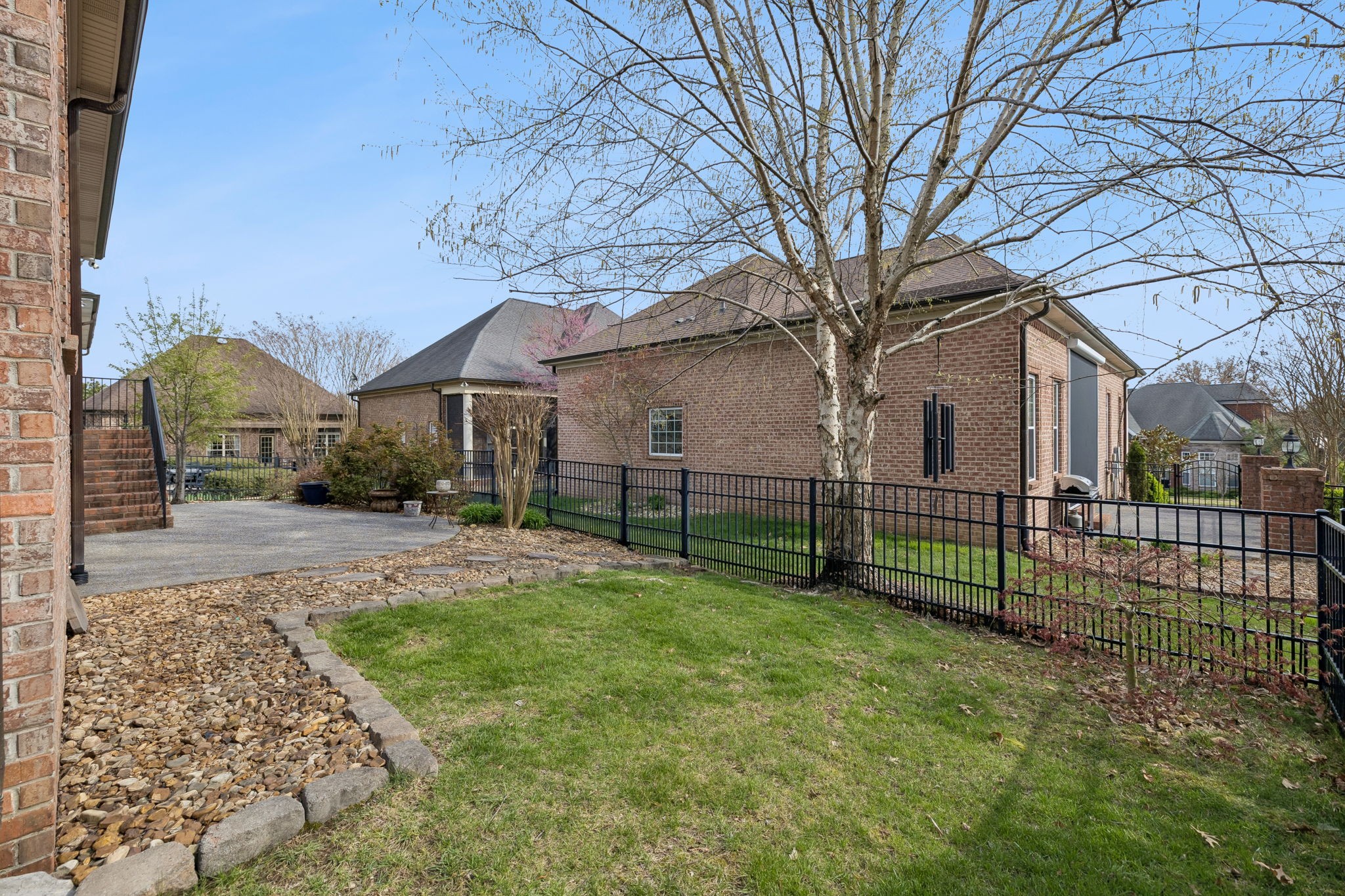 1075 Isaac Franklin Dr