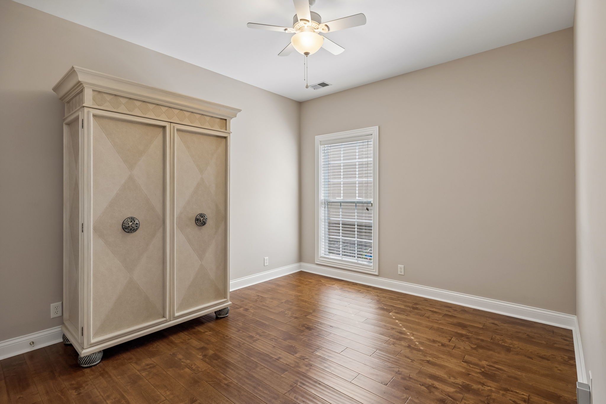 1075 Isaac Franklin Dr