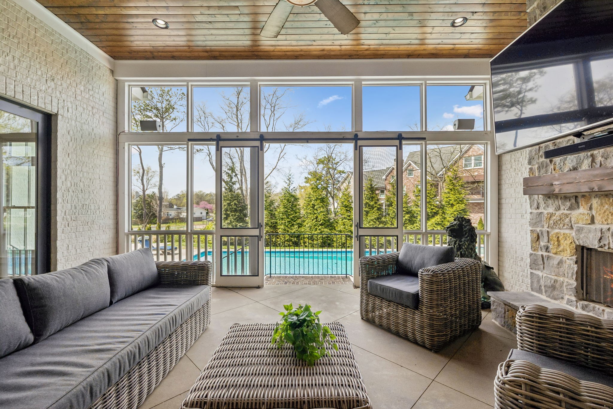 403 Cornwall Dr