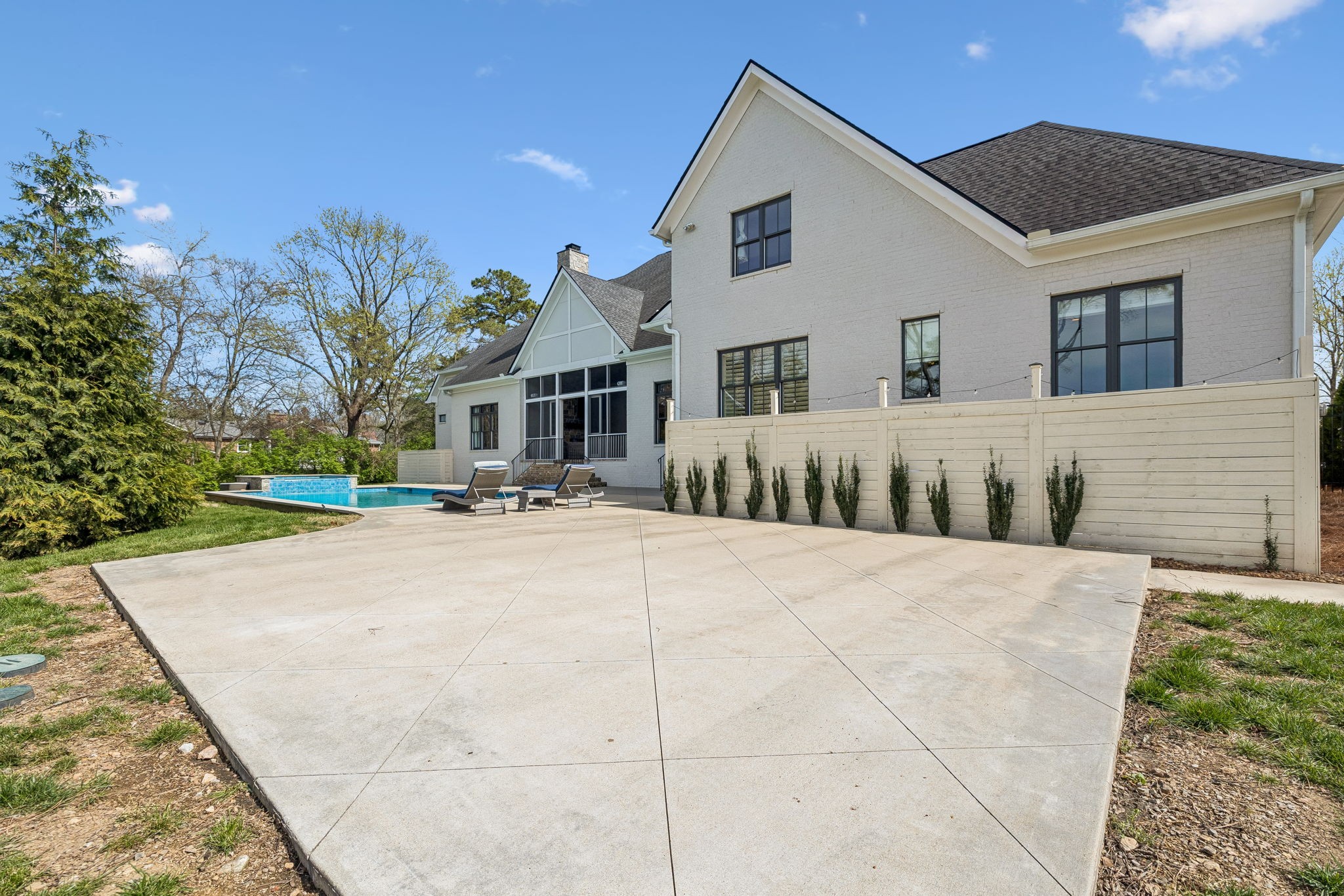 403 Cornwall Dr