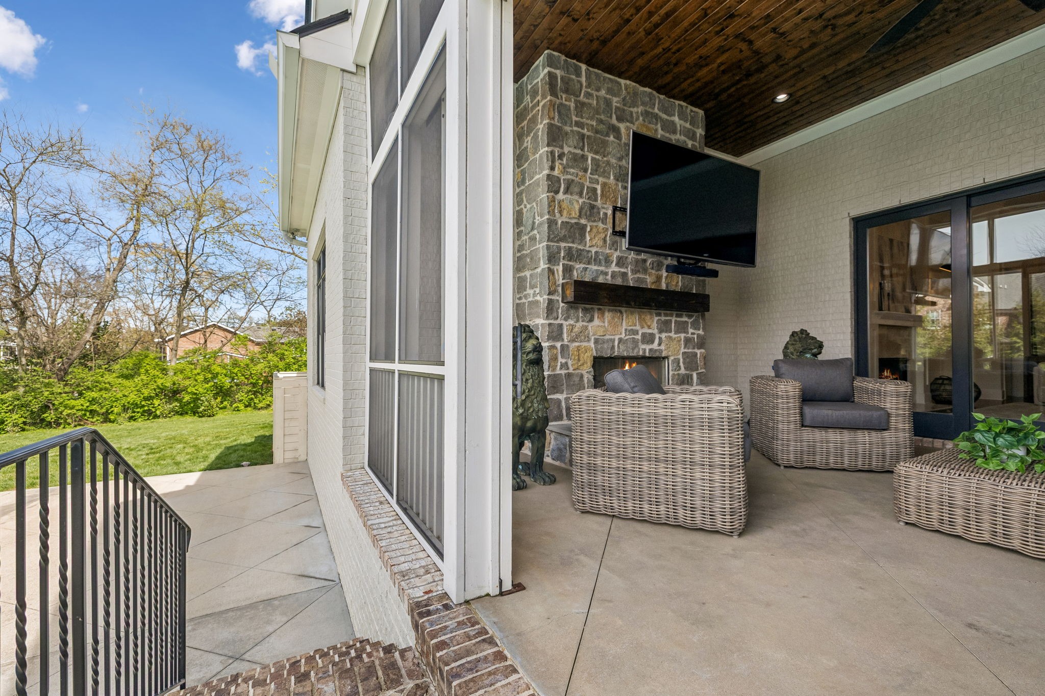 403 Cornwall Dr