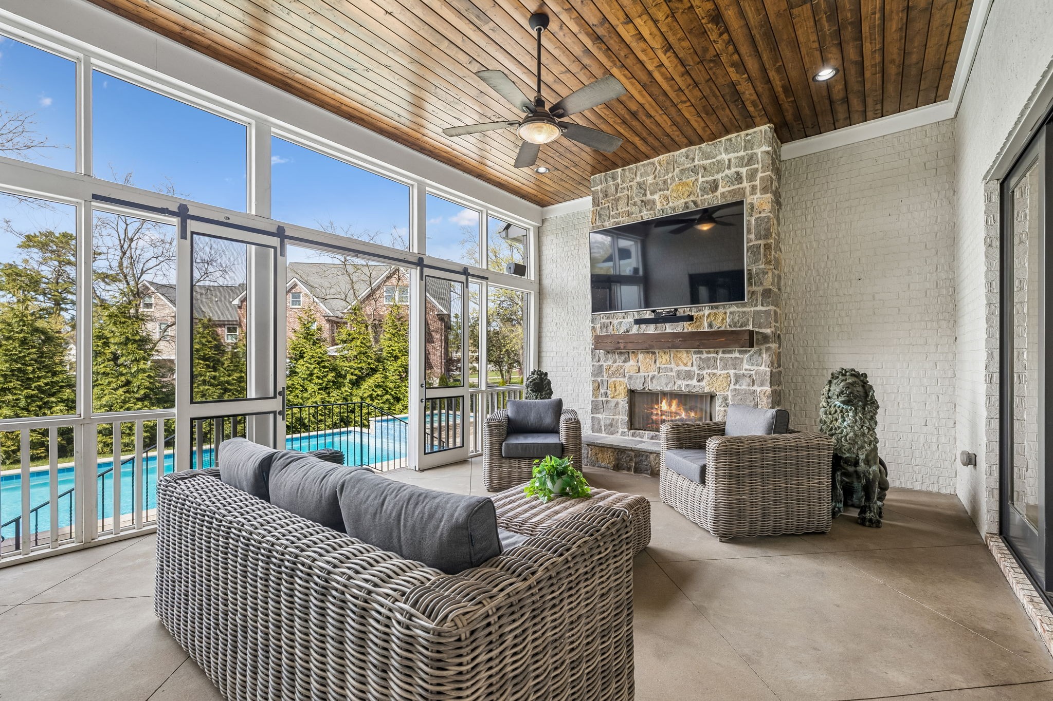 403 Cornwall Dr