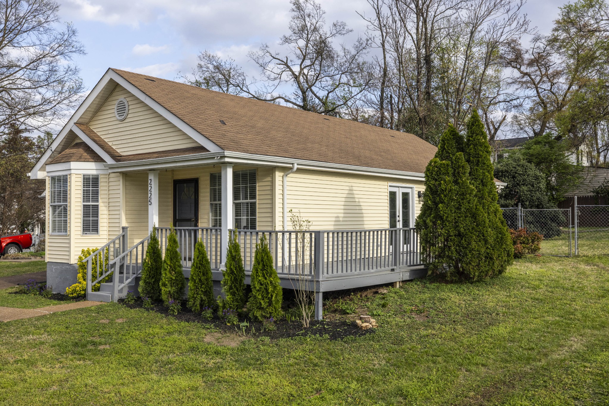 2225 Cruzen St