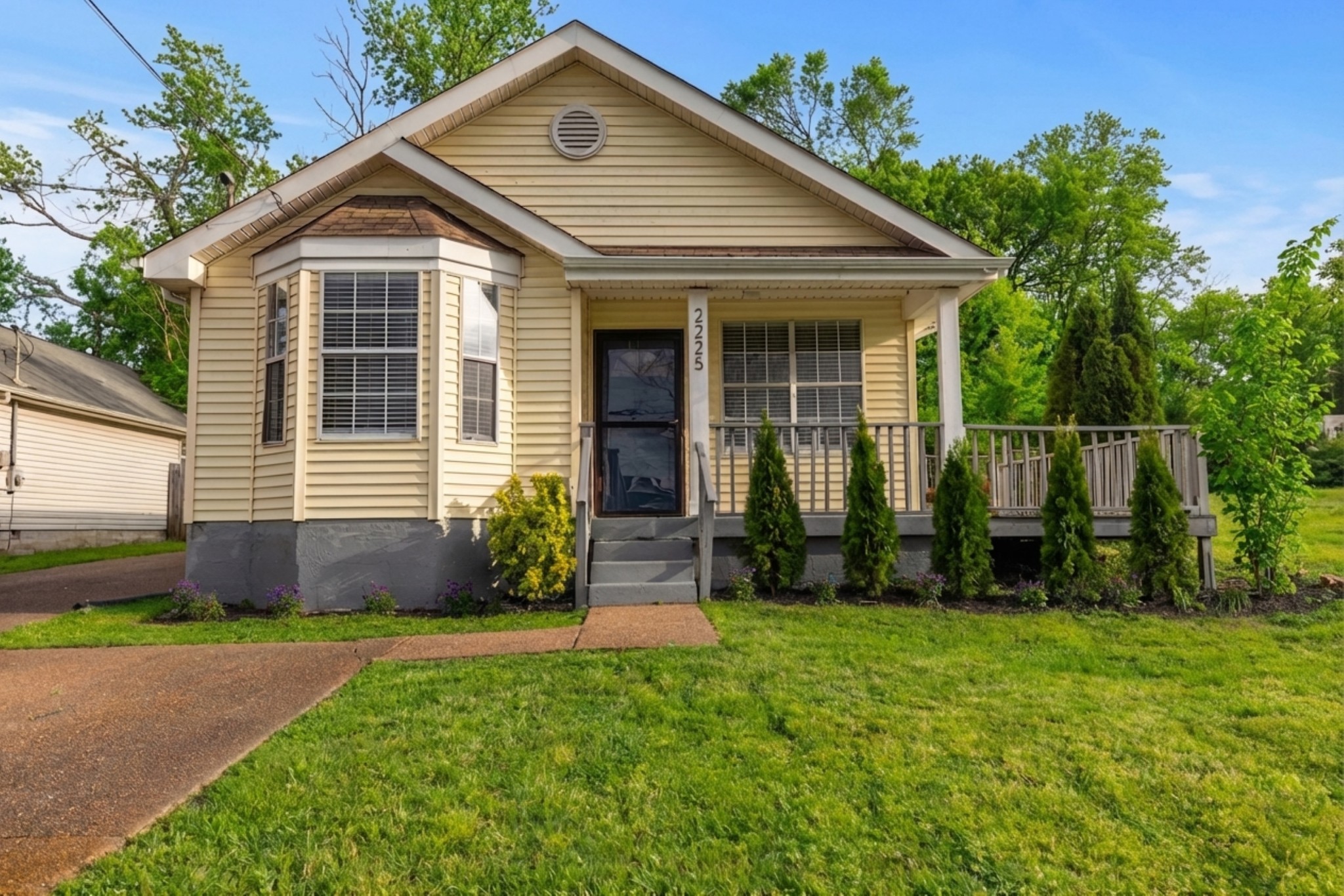 2225 Cruzen St