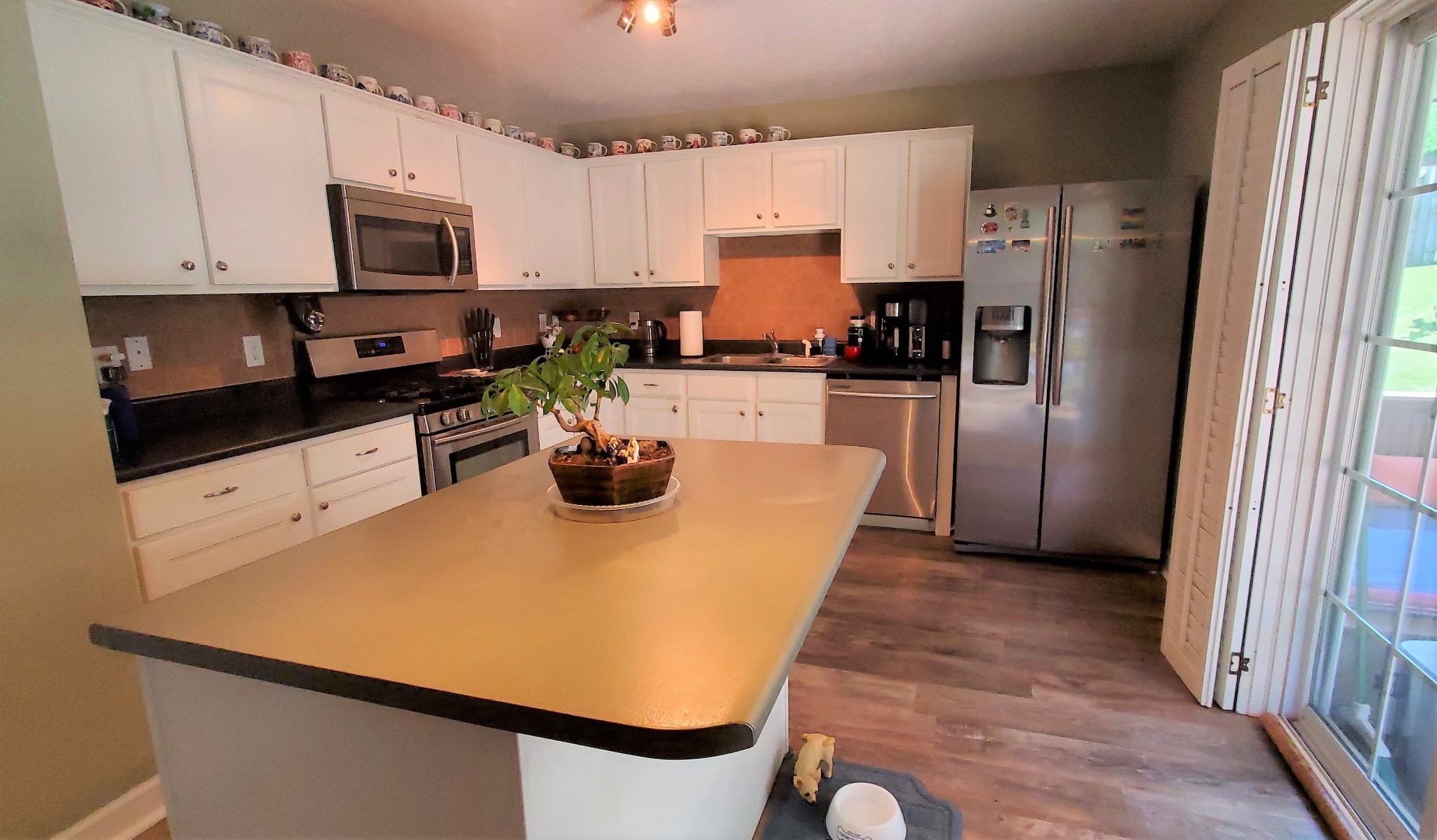 7002 Crestview Cv