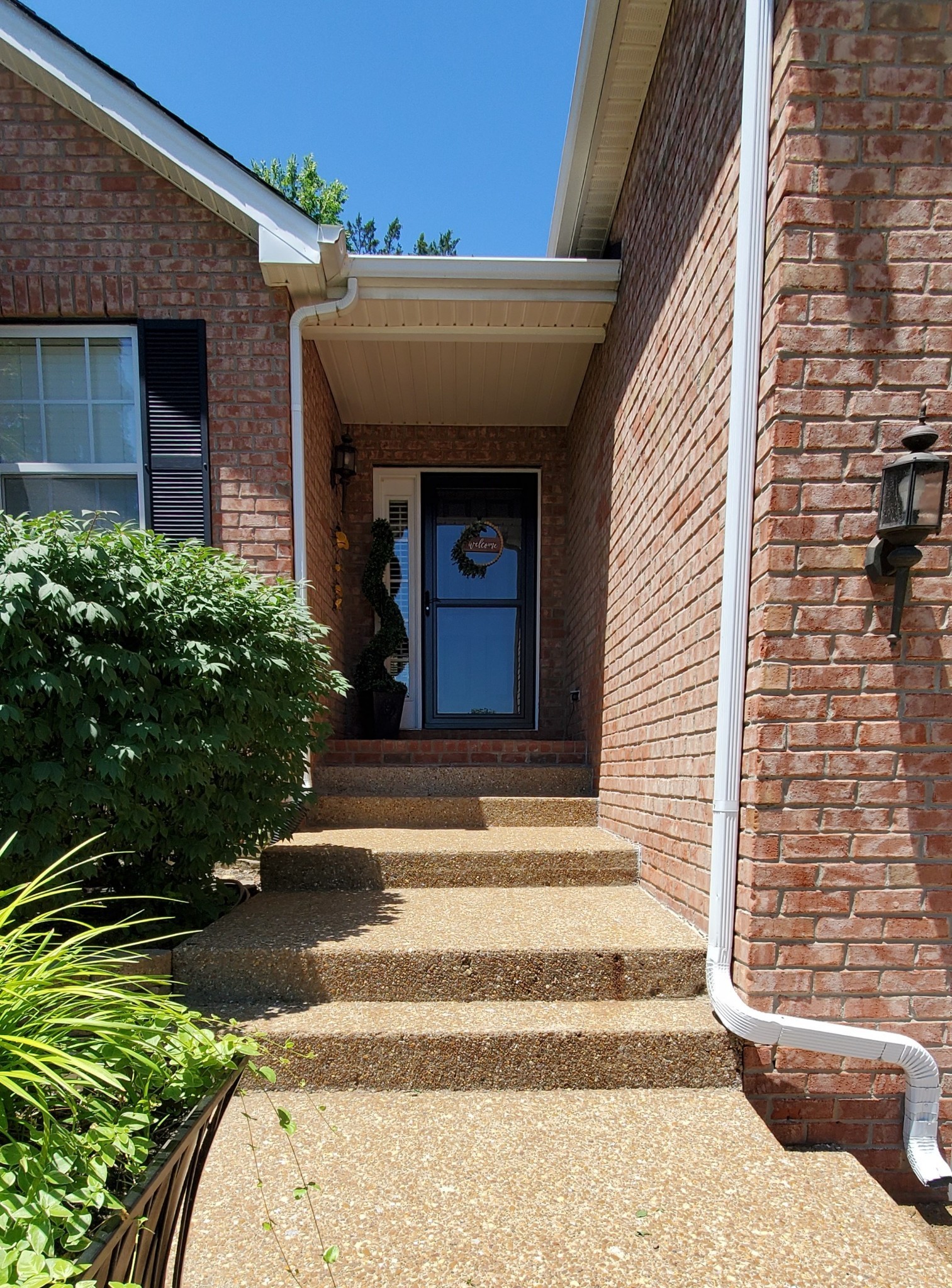 7002 Crestview Cv