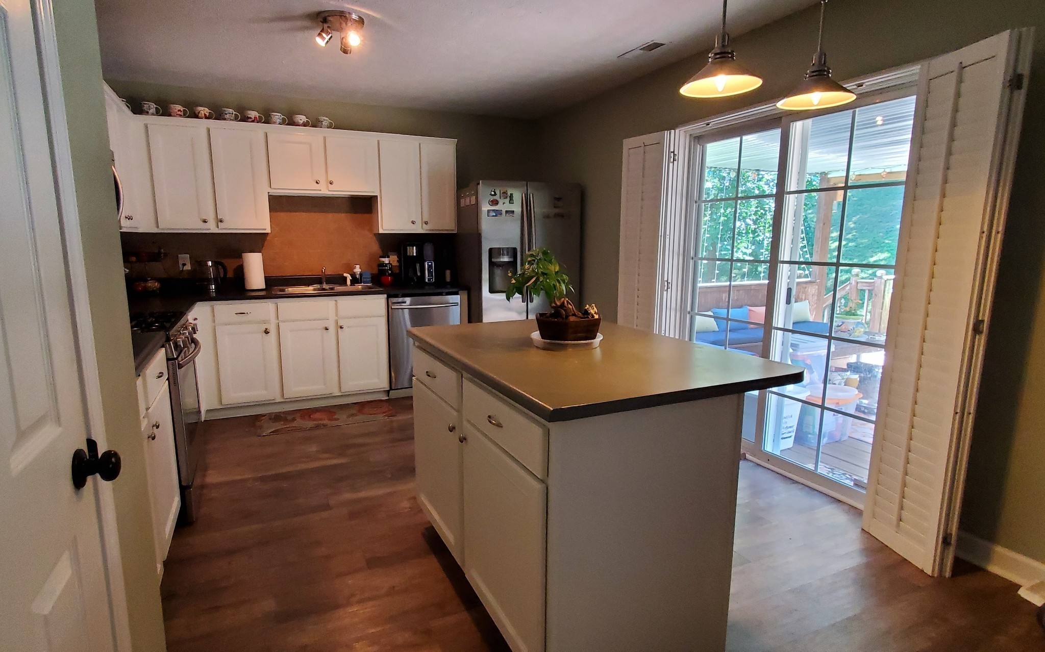 7002 Crestview Cv