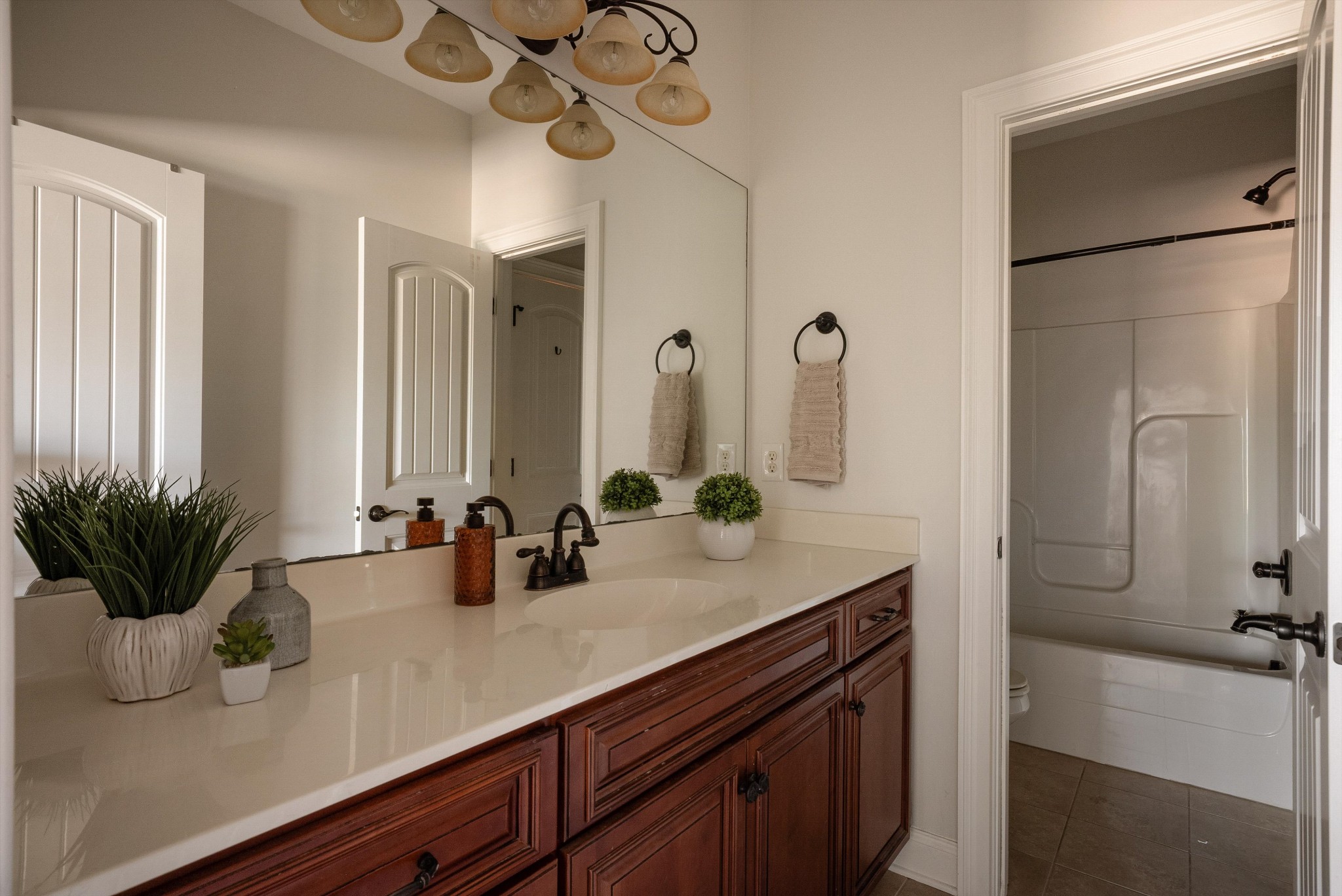 1058 Alice Springs Cir