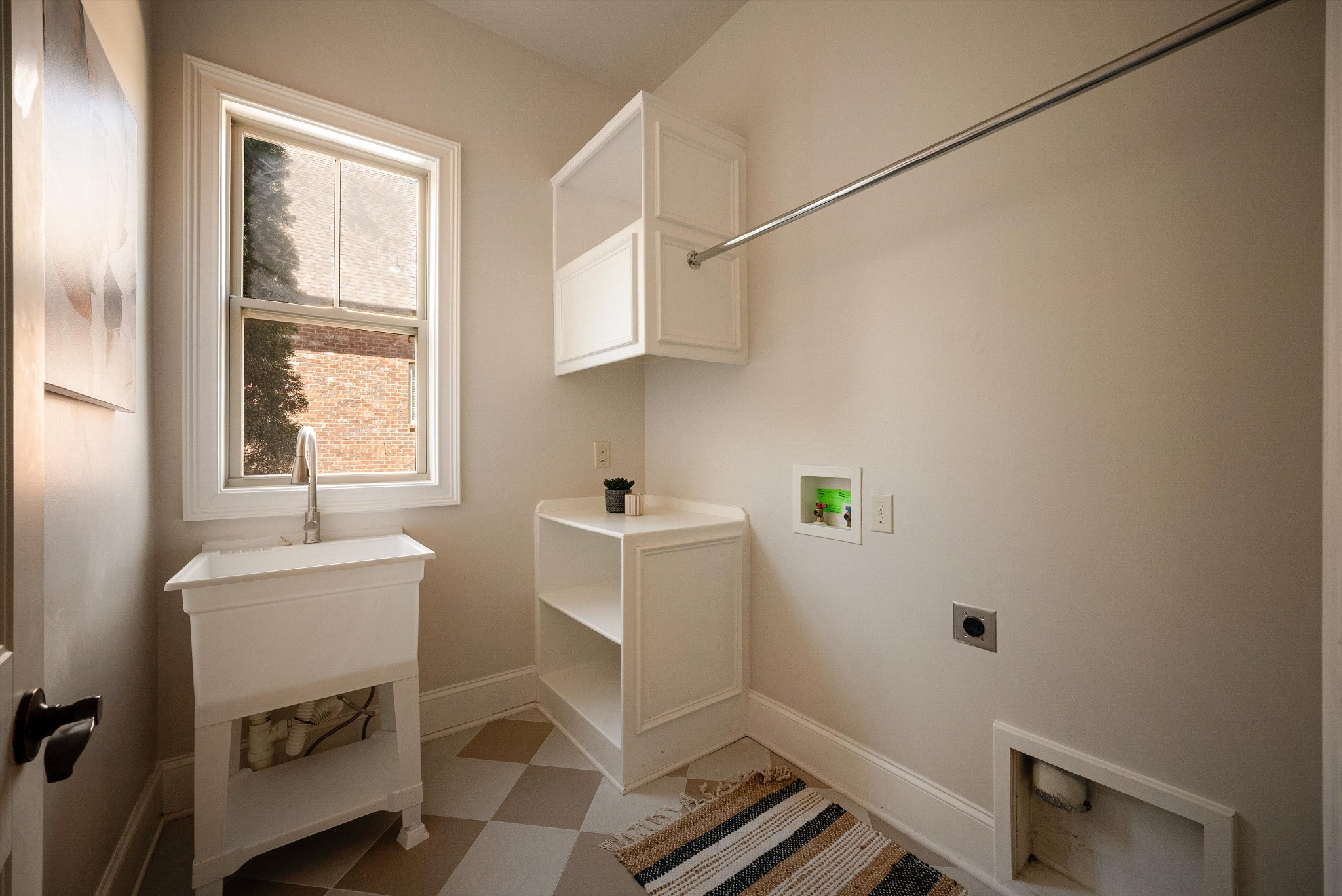 1058 Alice Springs Cir