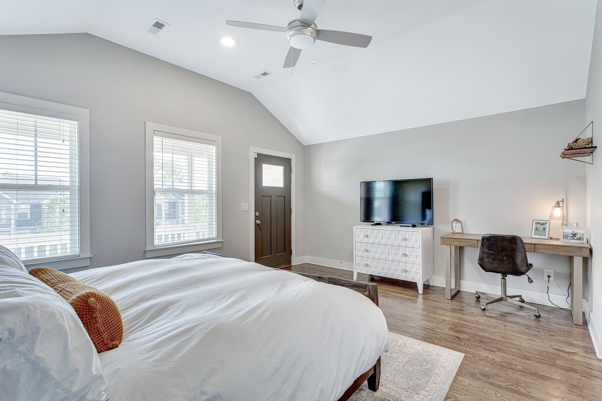 6214 California Ave Unit: A